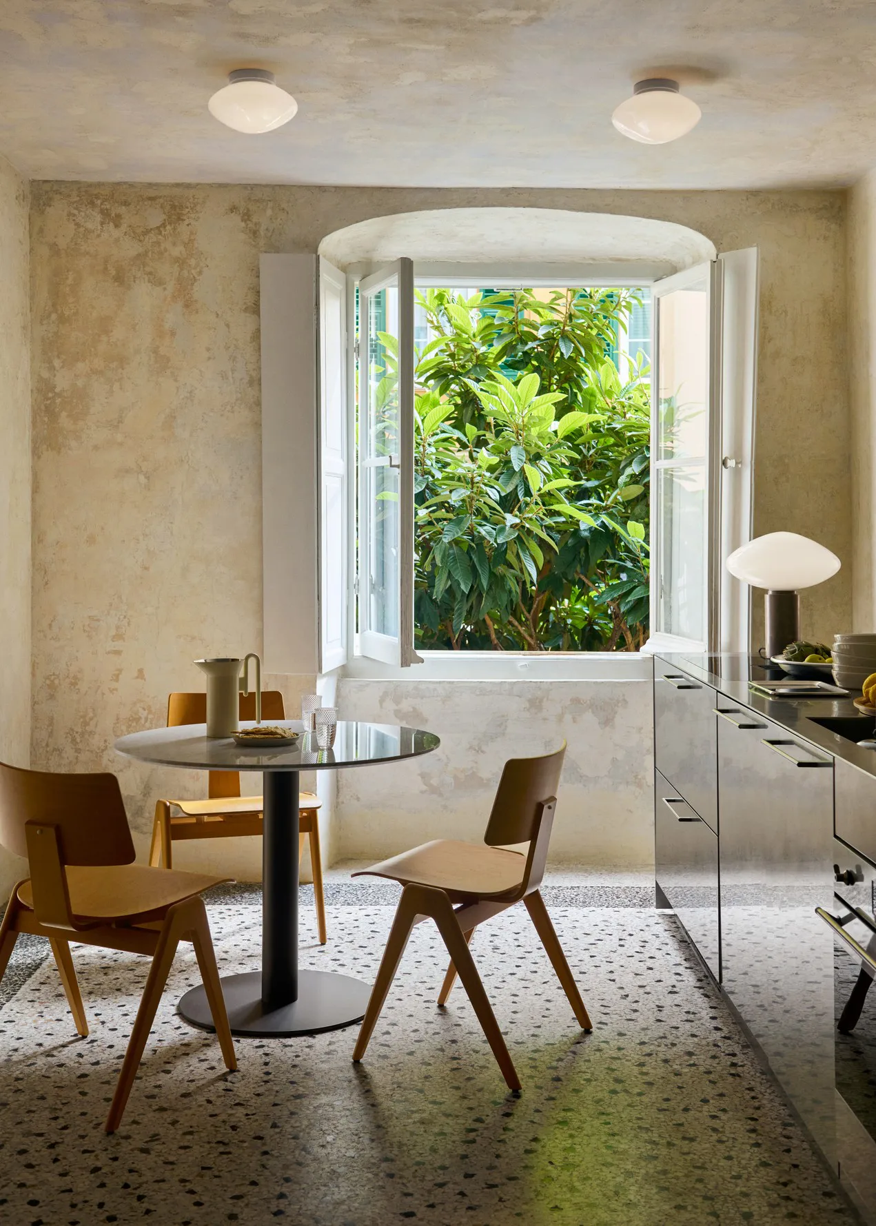 Mist AP22 kattovalaisin/seinävalaisin Ø25 cm, White-opal glass &Tradition