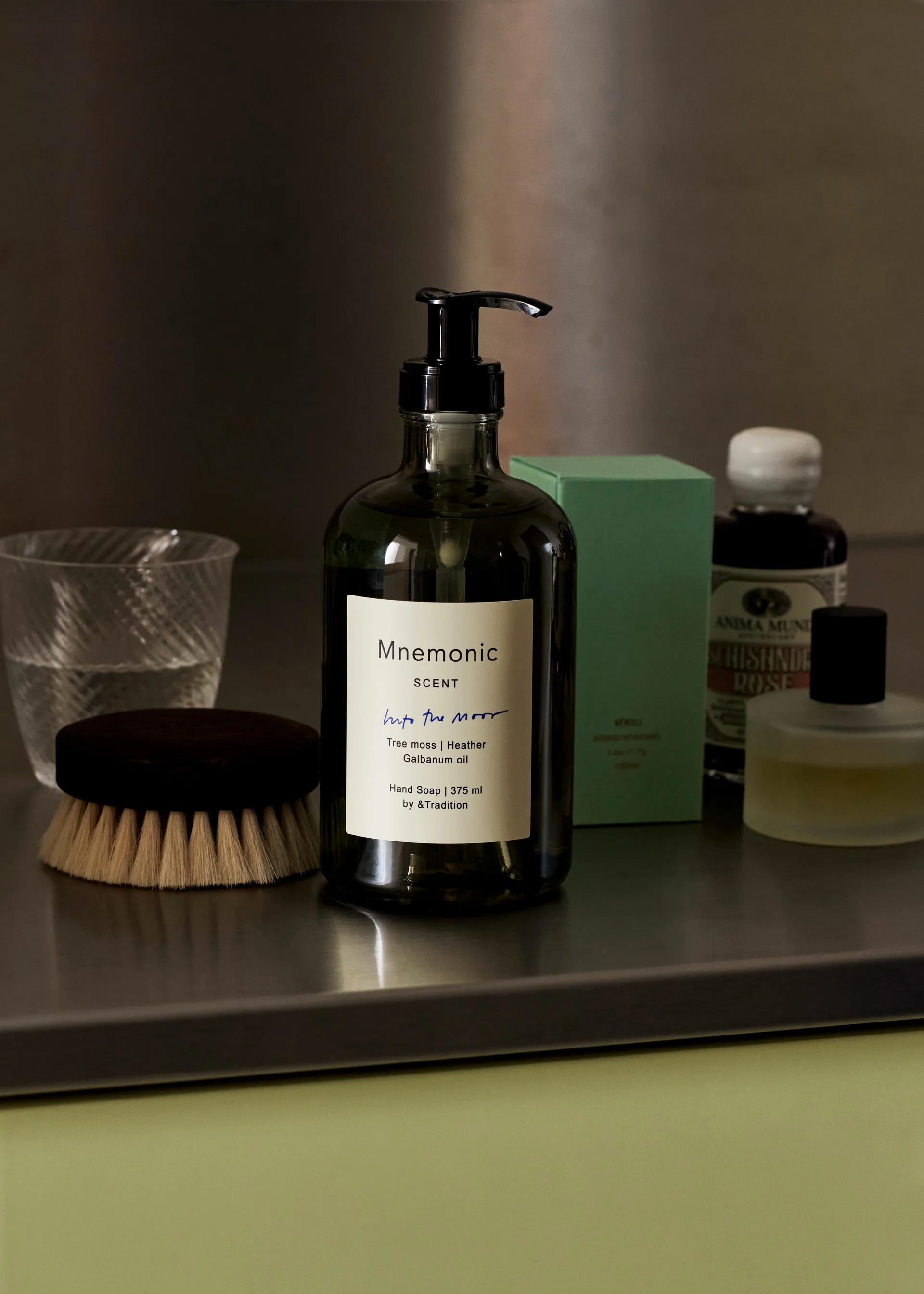 Mnemonic MNC1 -käsisaippua 375 ml, Into the moor &Tradition