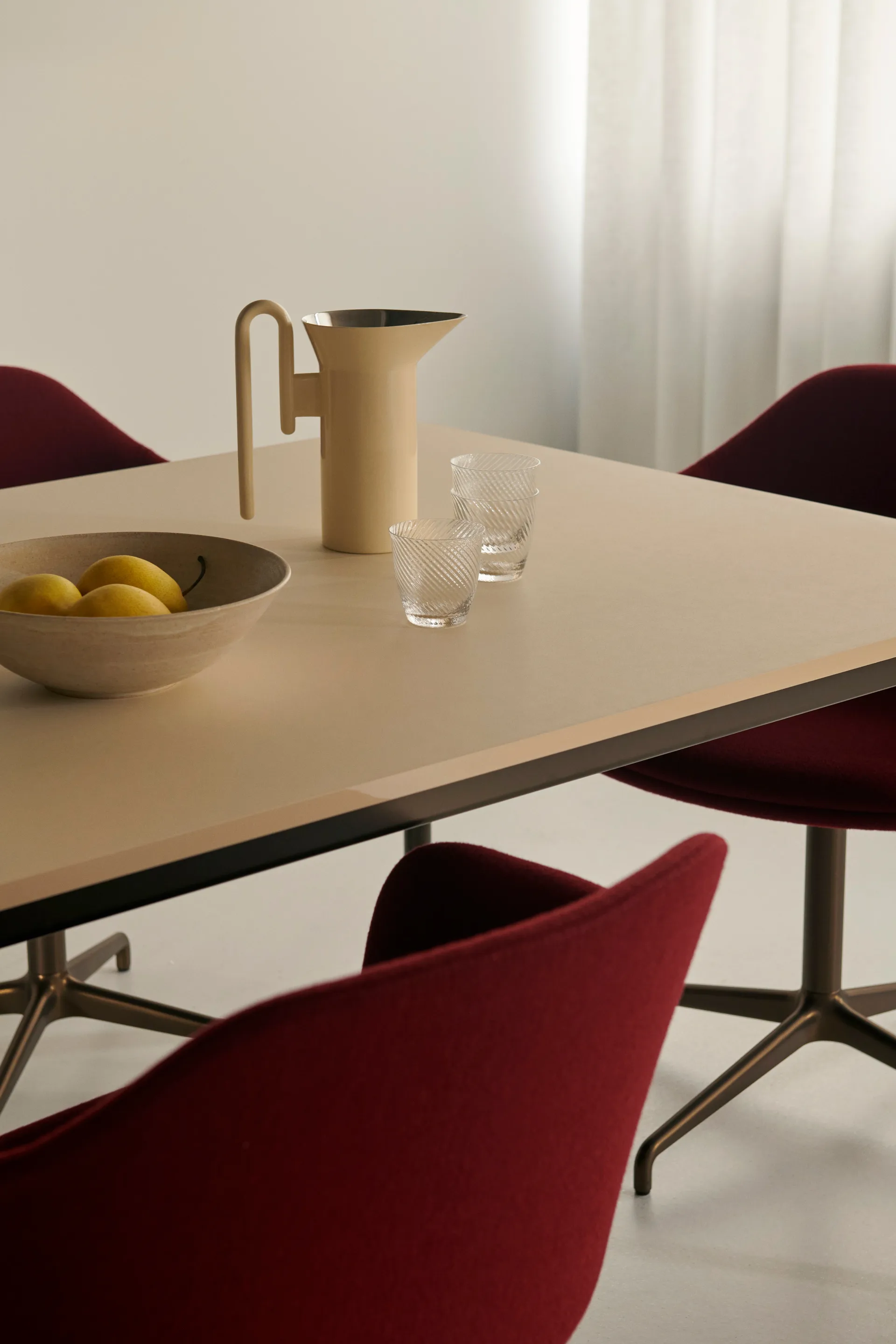 Momento JH38 -kannu 1 litra, Ivory &Tradition