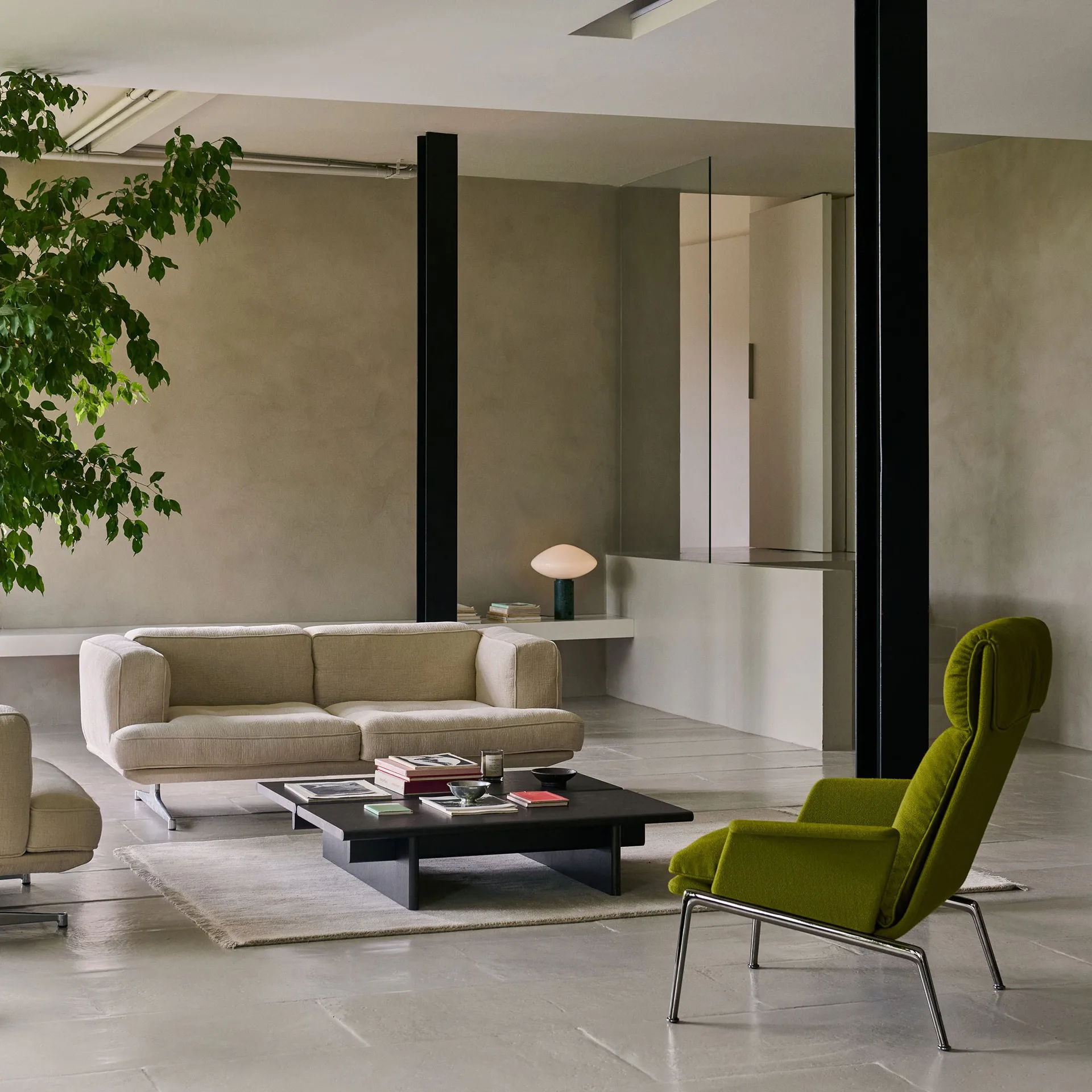 Muno LN17 High back lounge-nojatuoli, Warm black-Vidar 0956 &Tradition