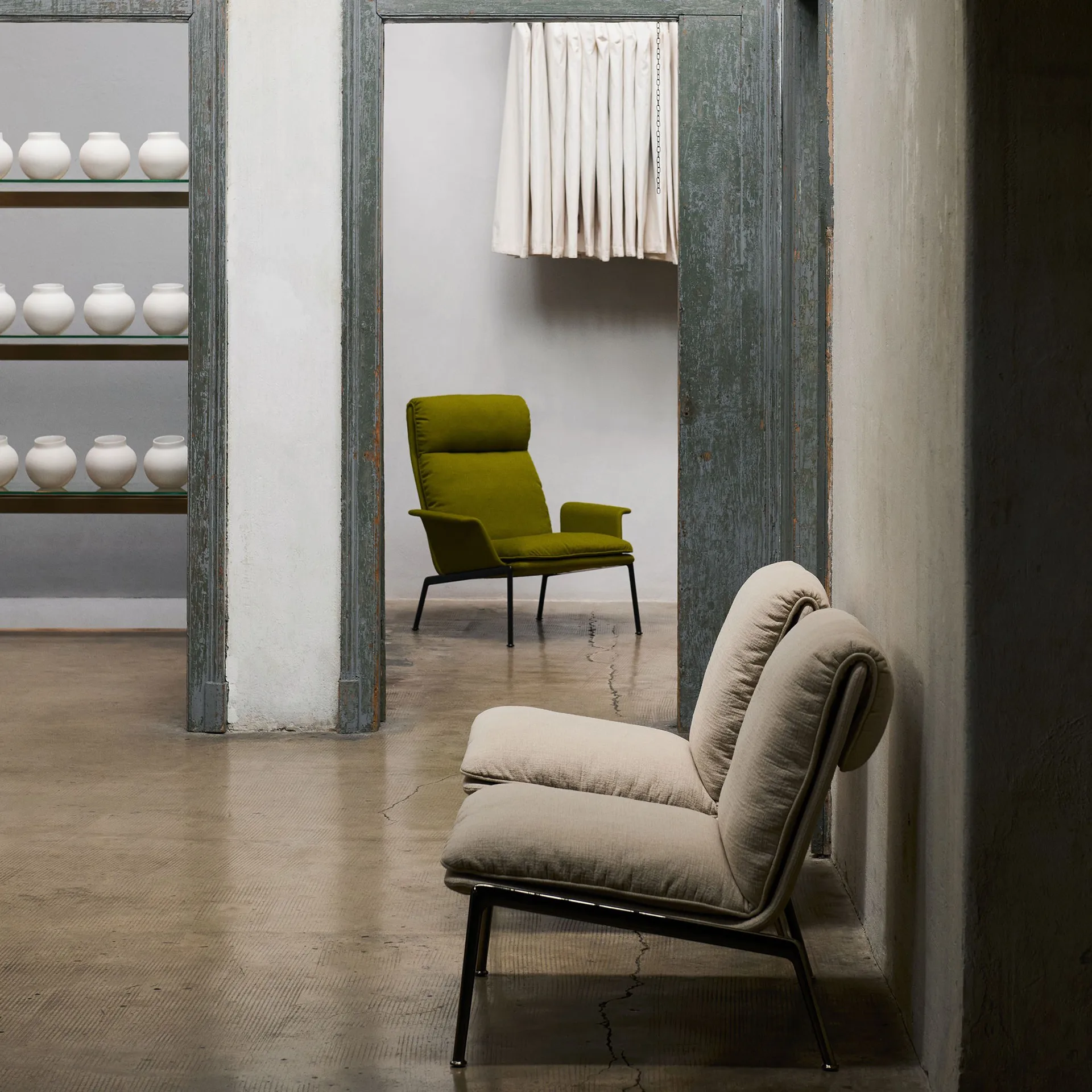 Muno LN17 High back lounge-nojatuoli, Warm black-Vidar 0956 &Tradition