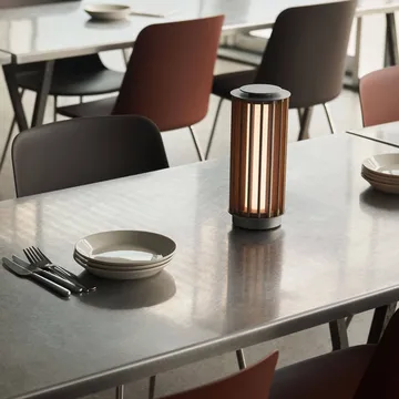 Numbra TY3 kannettava pöytälamppu - Lakattu tammi–rummattua alumiinia - &Tradition