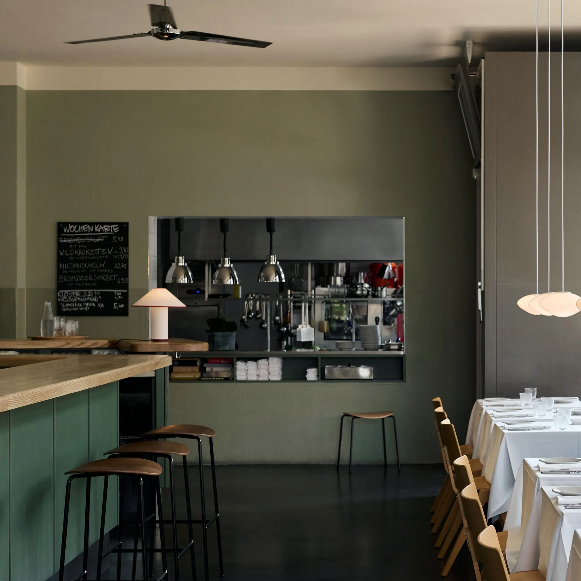 Pavilion AV37 baarijakkara 68 cm, Black-lacquered oak &Tradition