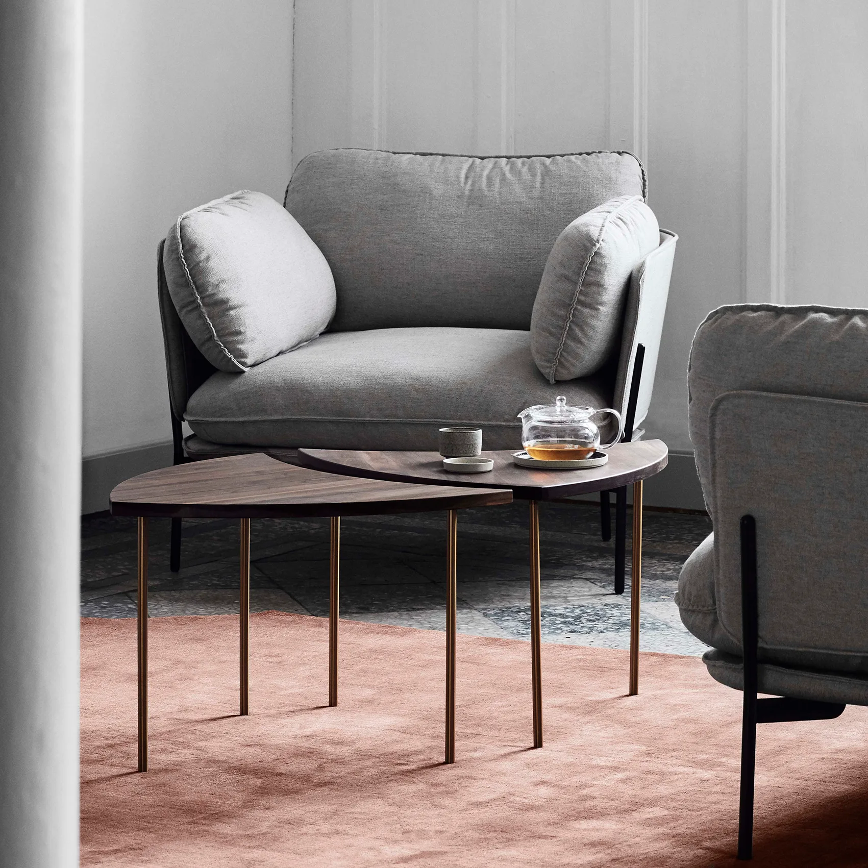 Pinwheel sivupöytä HM7, Saksanpähkinä &Tradition