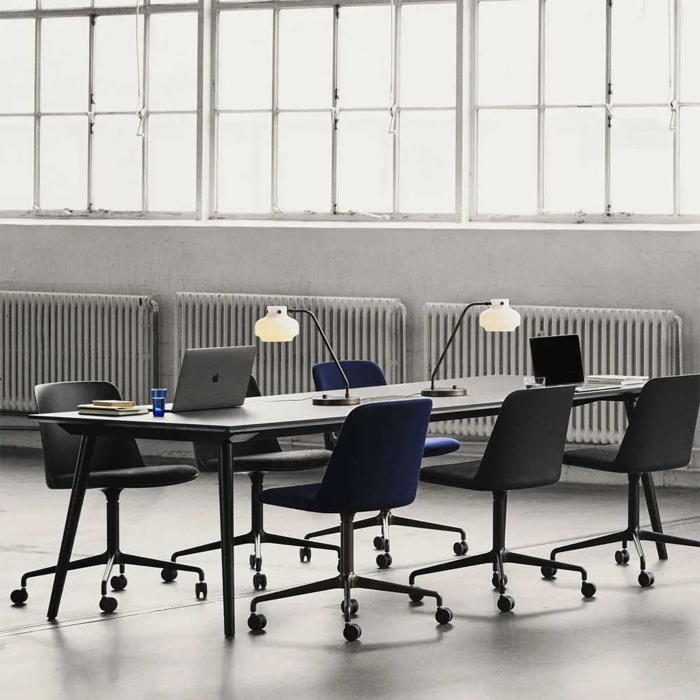 Rely HW23 -toimistotuoli, Nahka silk black, musta runko &Tradition