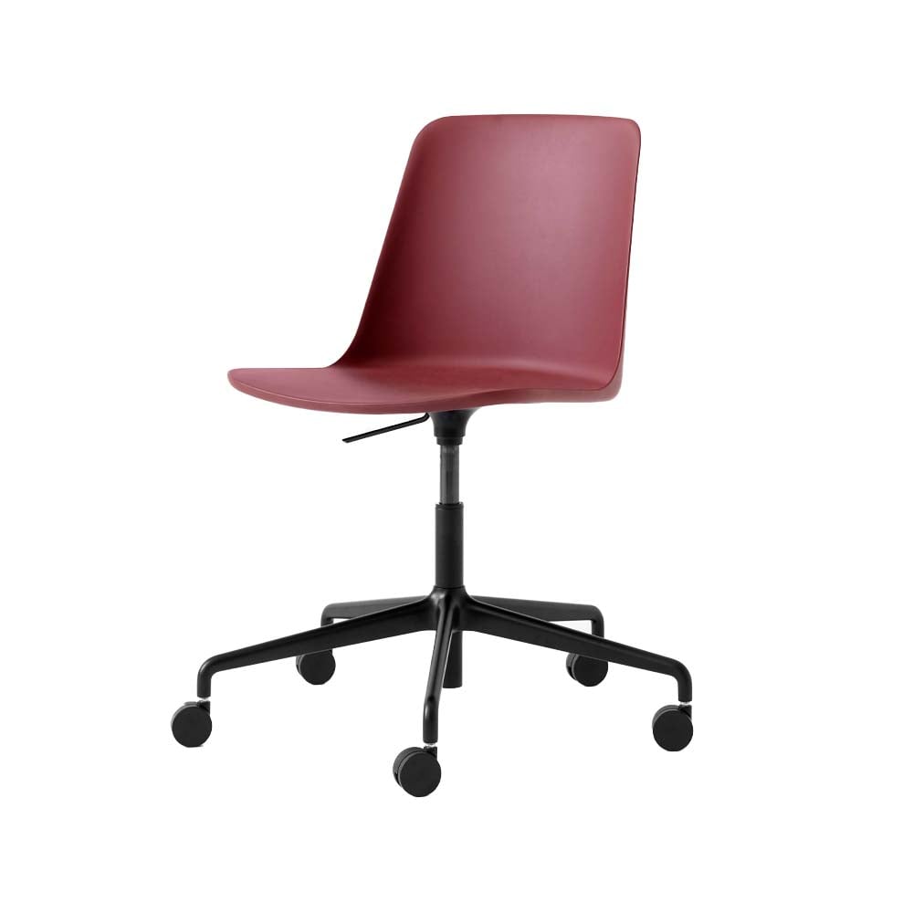 &Tradition Rely HW28 -toimistotuoli Red brown, musta pyörivä jalusta