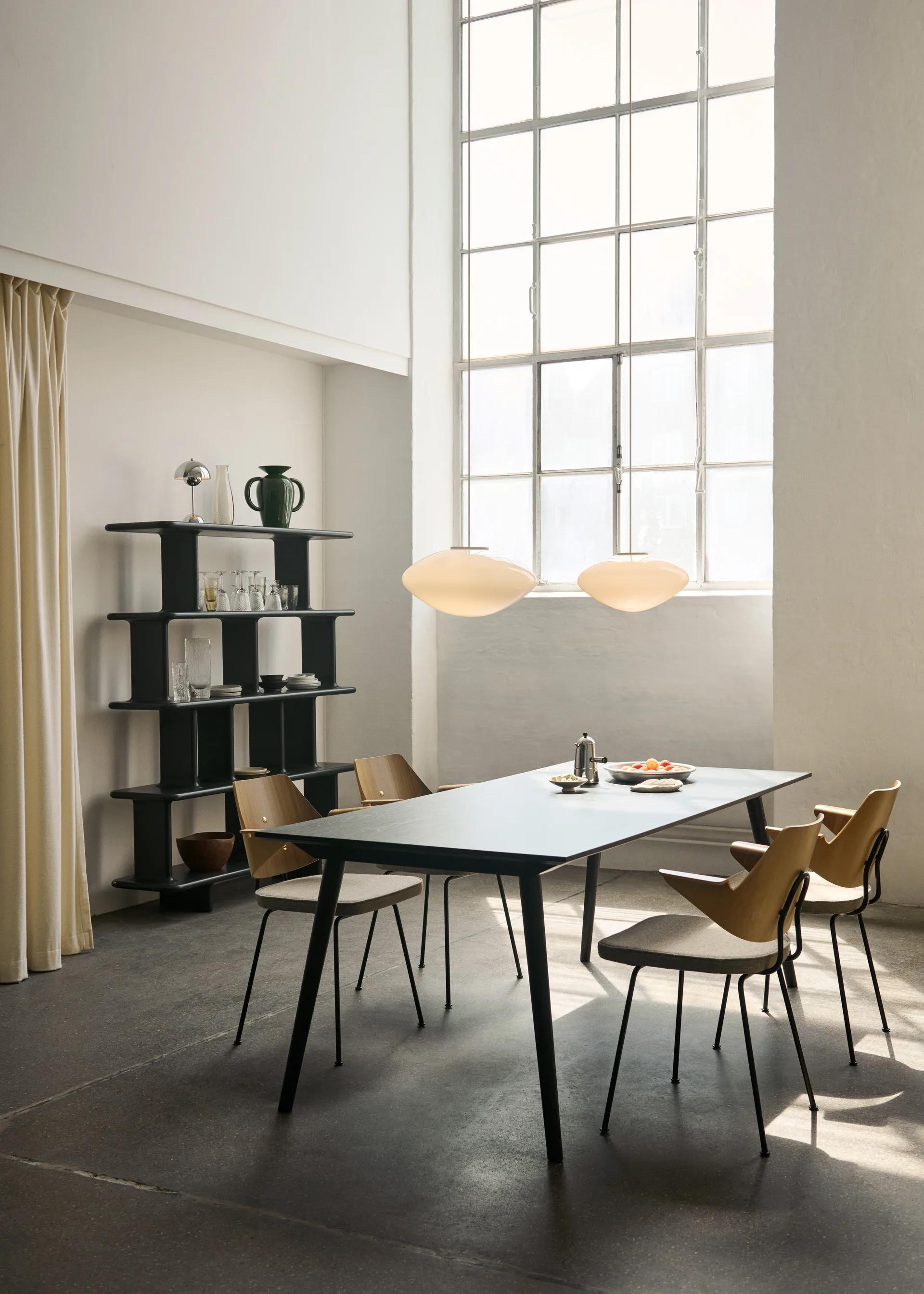 RFH RD7 nojatuoli, Walnut-beech-brown &Tradition