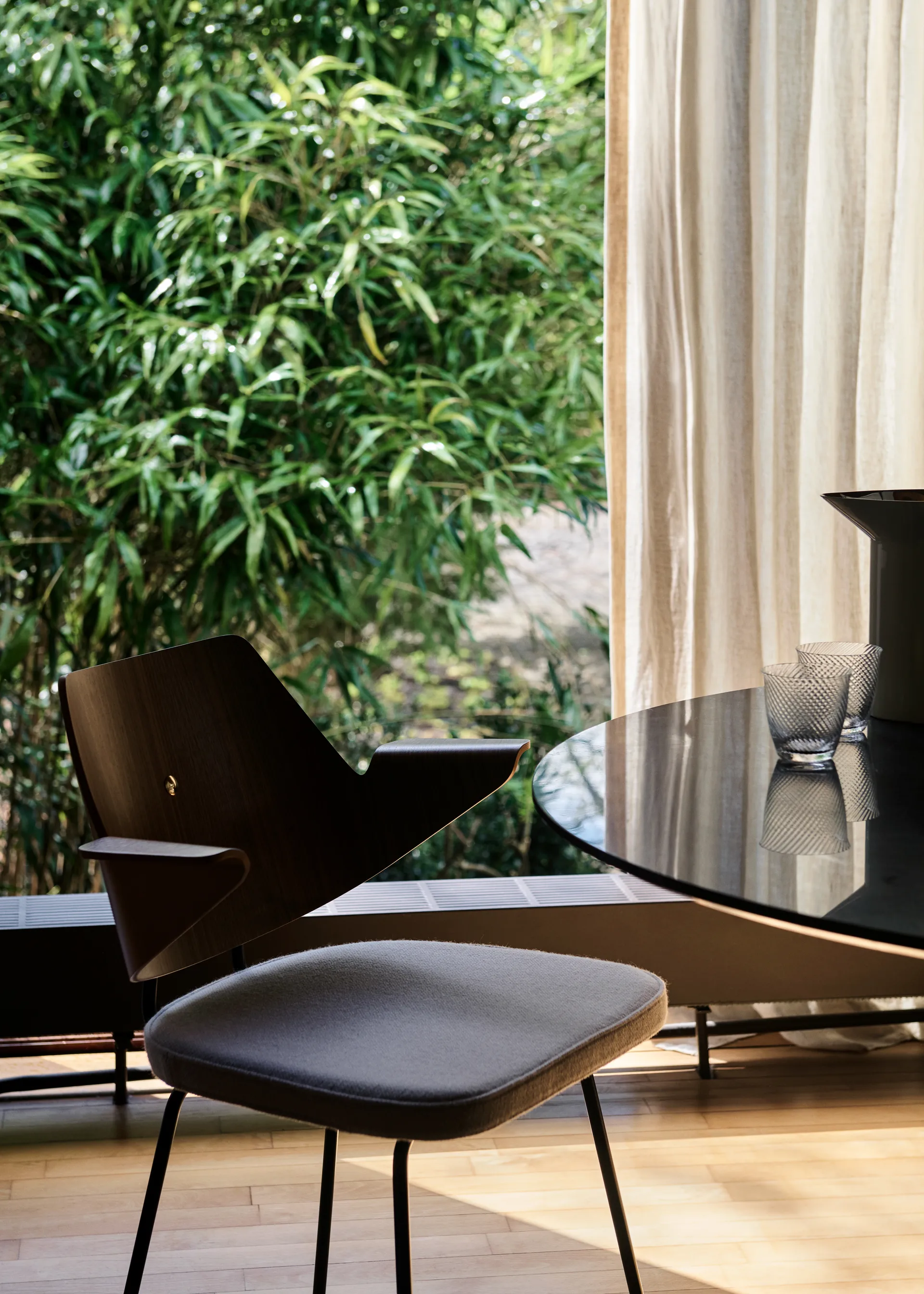 RFH RD7 nojatuoli, Walnut-beech-offwhite &Tradition