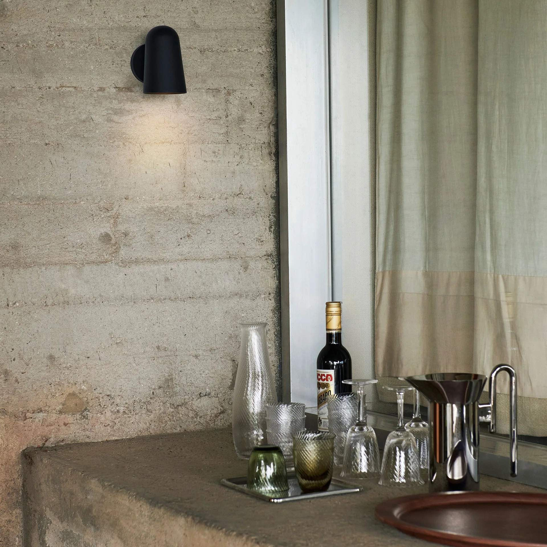 Solid SC104 seinävalaisin, Black &Tradition