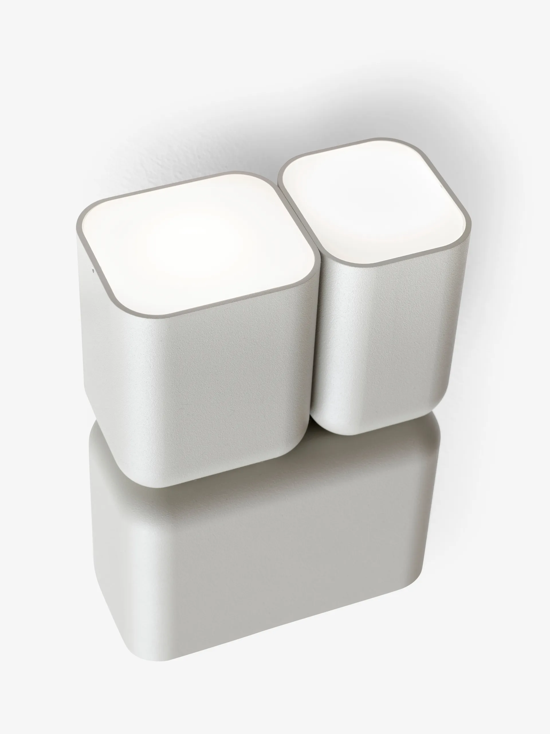 Tabata LN10 -seinävalaisin, Silk grey &Tradition