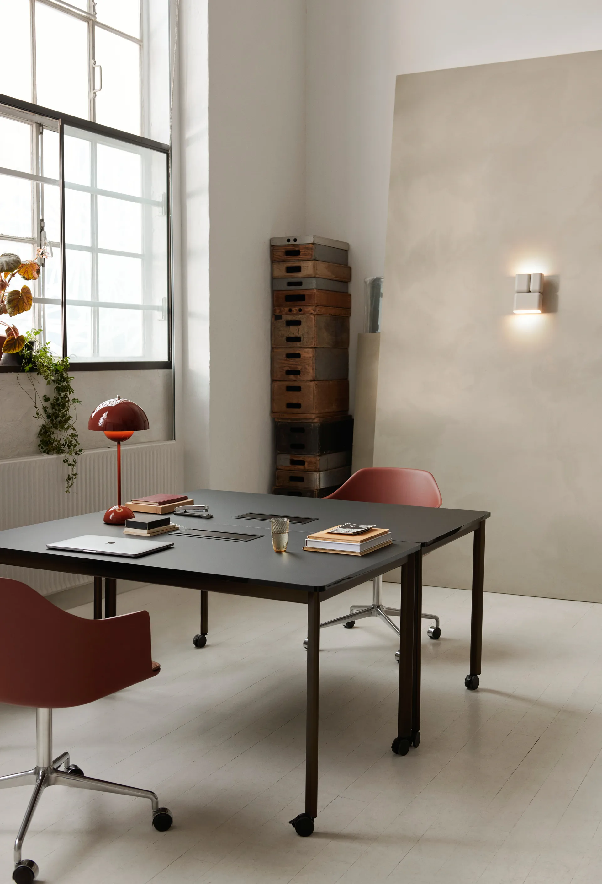 Tabata LN10 -seinävalaisin, Silk grey &Tradition