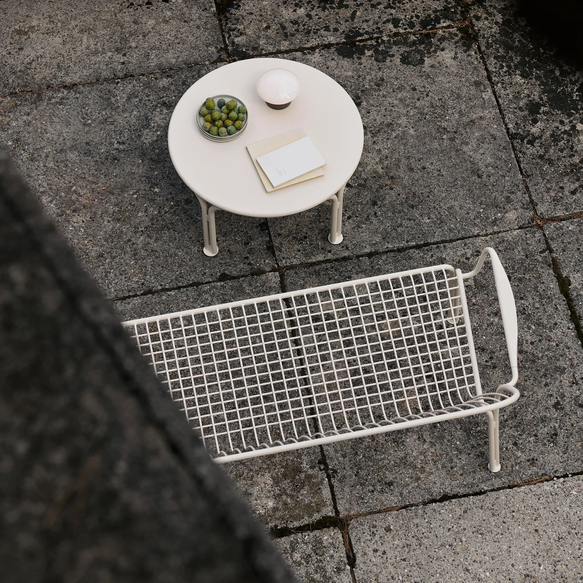 Thorvald SC108 sohvapöytä, Ivory, Ø70 cm &Tradition