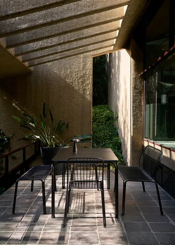 Thorvald SC111 penkki - Warm black, 129 cm - &Tradition