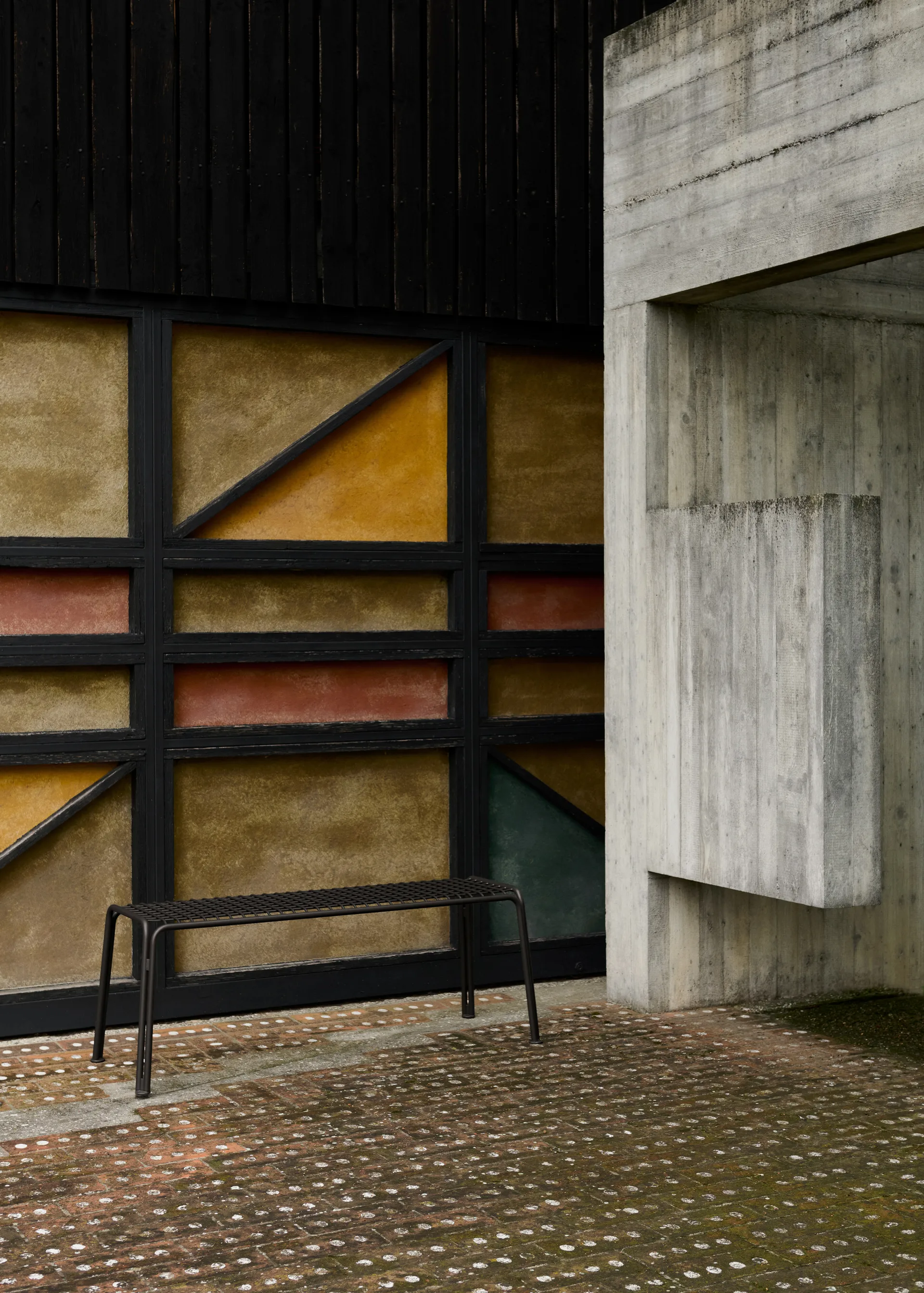 Thorvald SC112 penkki, Warm black, 125 cm &Tradition