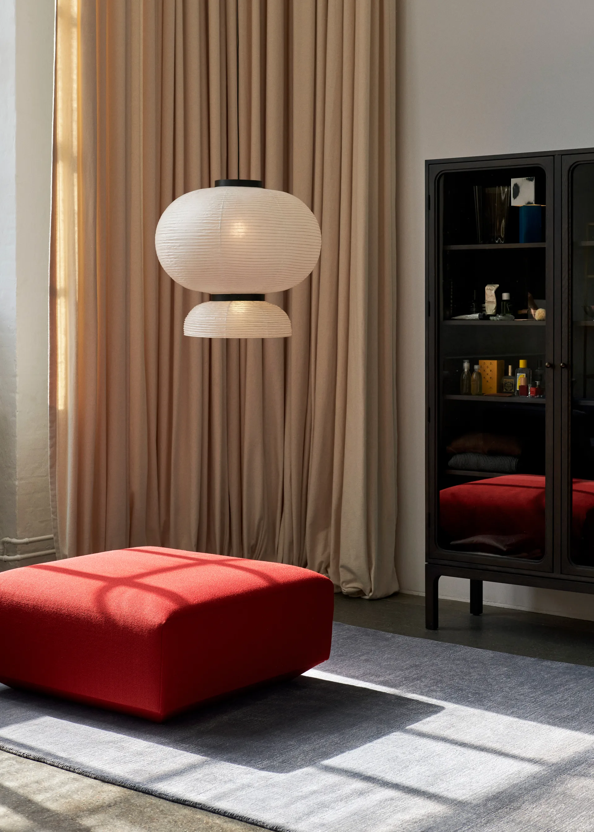 Trace SC88 -vitriinikaappi 120 x 192 x 40 cm, Dark stained oak &Tradition