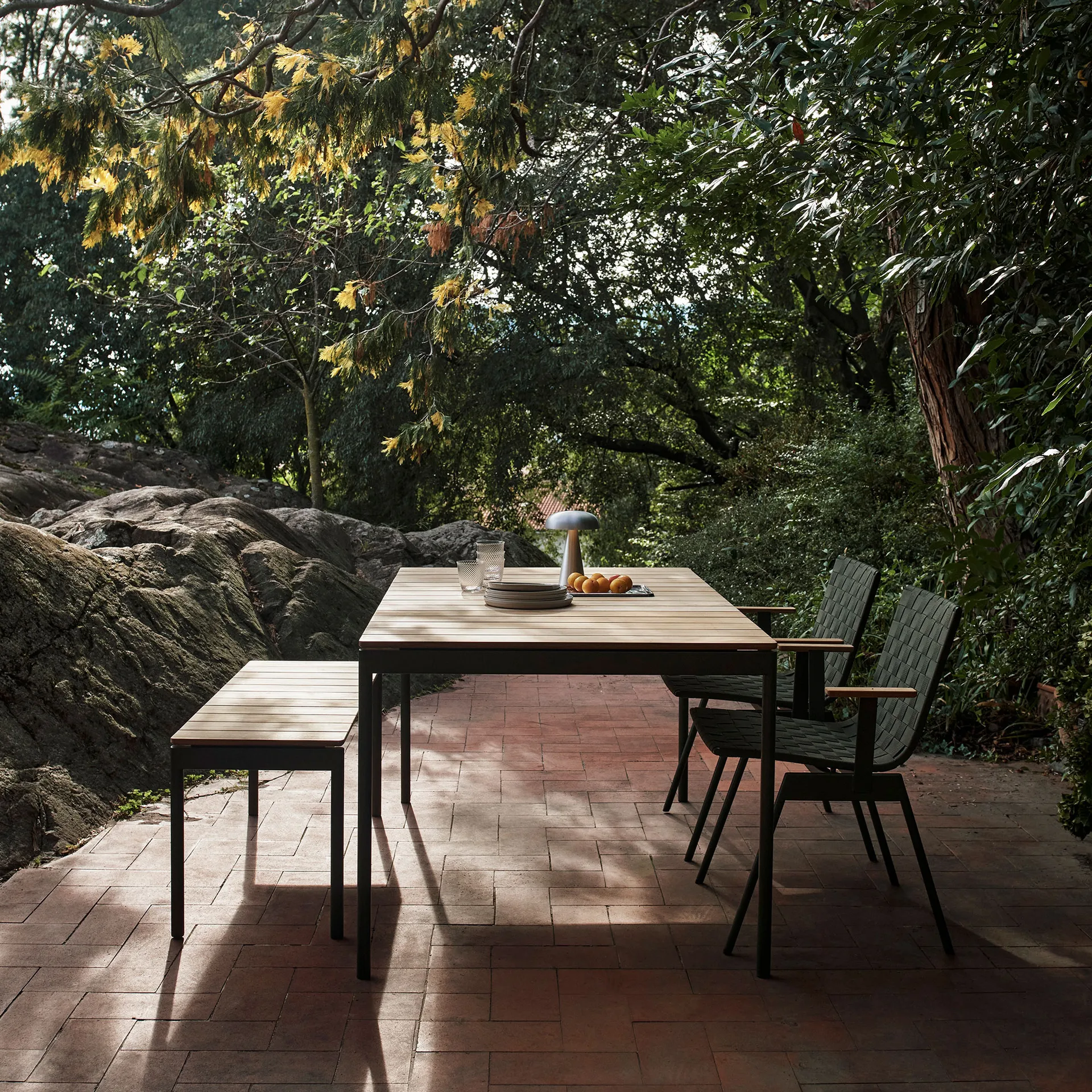 Ville AV25 pöytä small 150x90 cm, Bronze green &Tradition