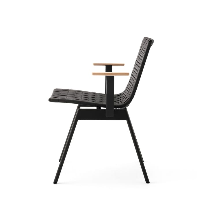 Ville Outdoor AV34 tuoli, Warm black &Tradition