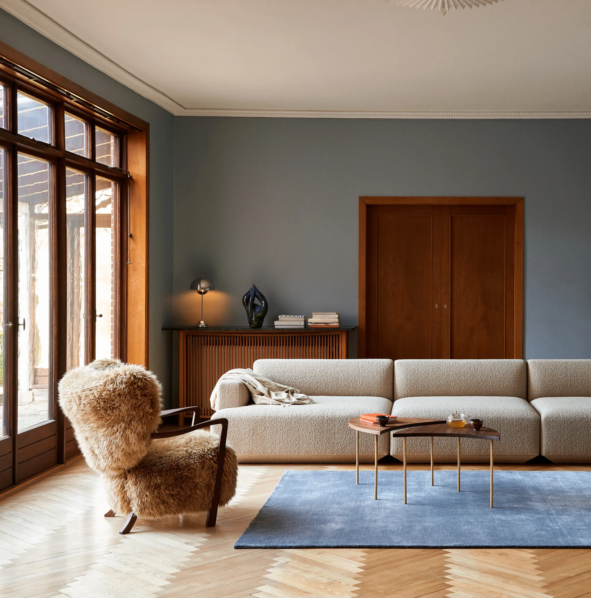 Wulff Lounge Chair ATD2 -nojatuoli, Öljytty saksanpähkinä-Sheepskin honey &Tradition