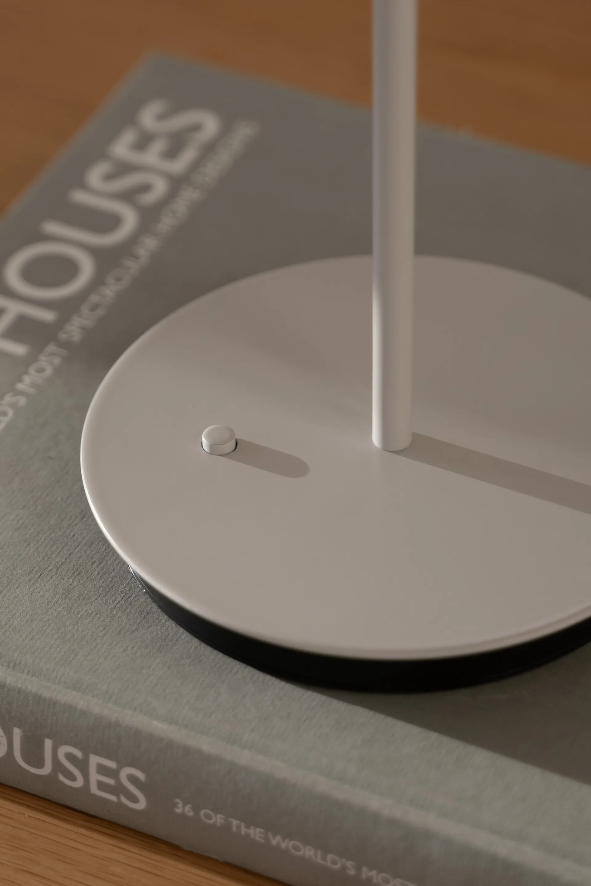 Asteria Move kannettava pöytävalaisin, Monochrome-nuance mist Umage