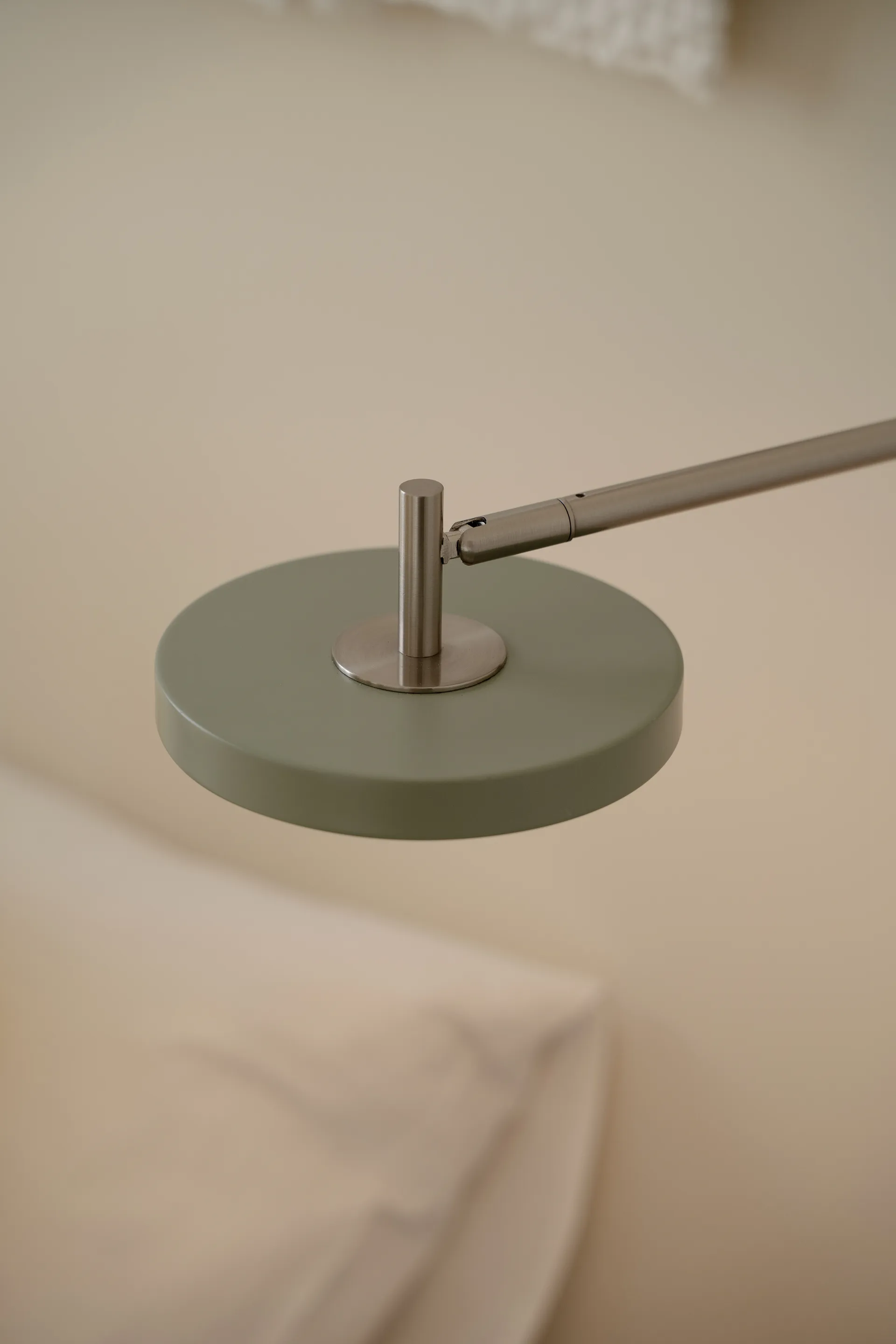 Asteria Wall seinälamppu, Long, Nuance olive-chrome Umage