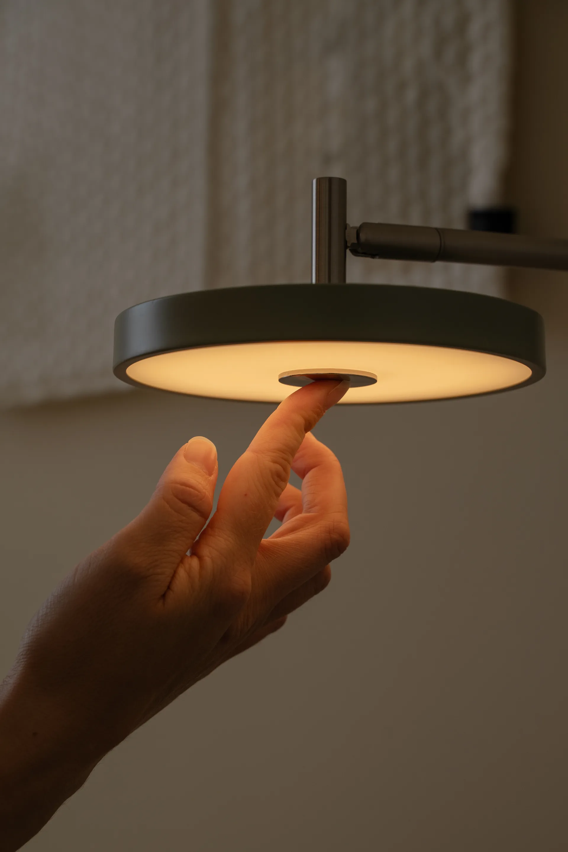 Asteria Wall seinälamppu, Short, Nuance olive-chrome Umage