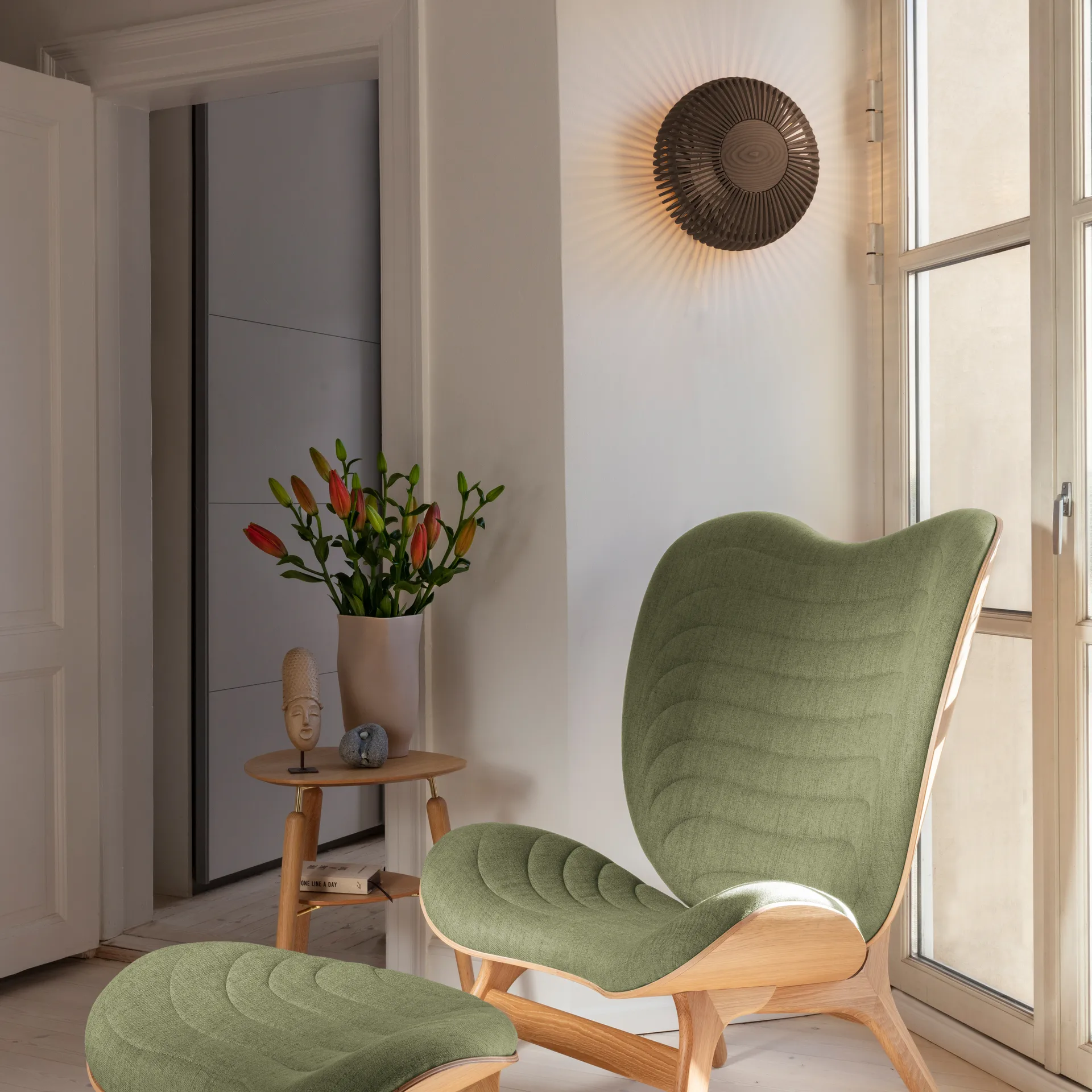 Clava Up -seinävalaisin medium, Tumma tammi Umage