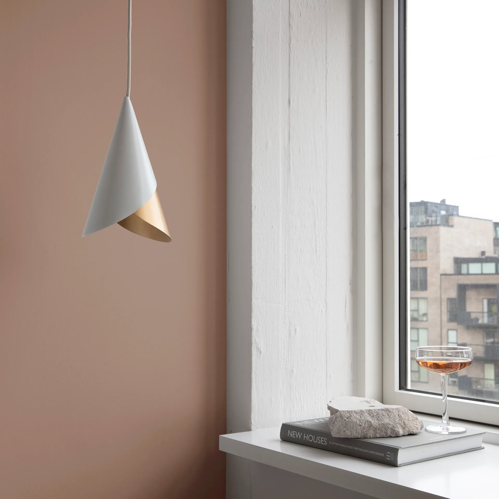 Cornet lampunvarjostin, valkoinen, messinki Umage