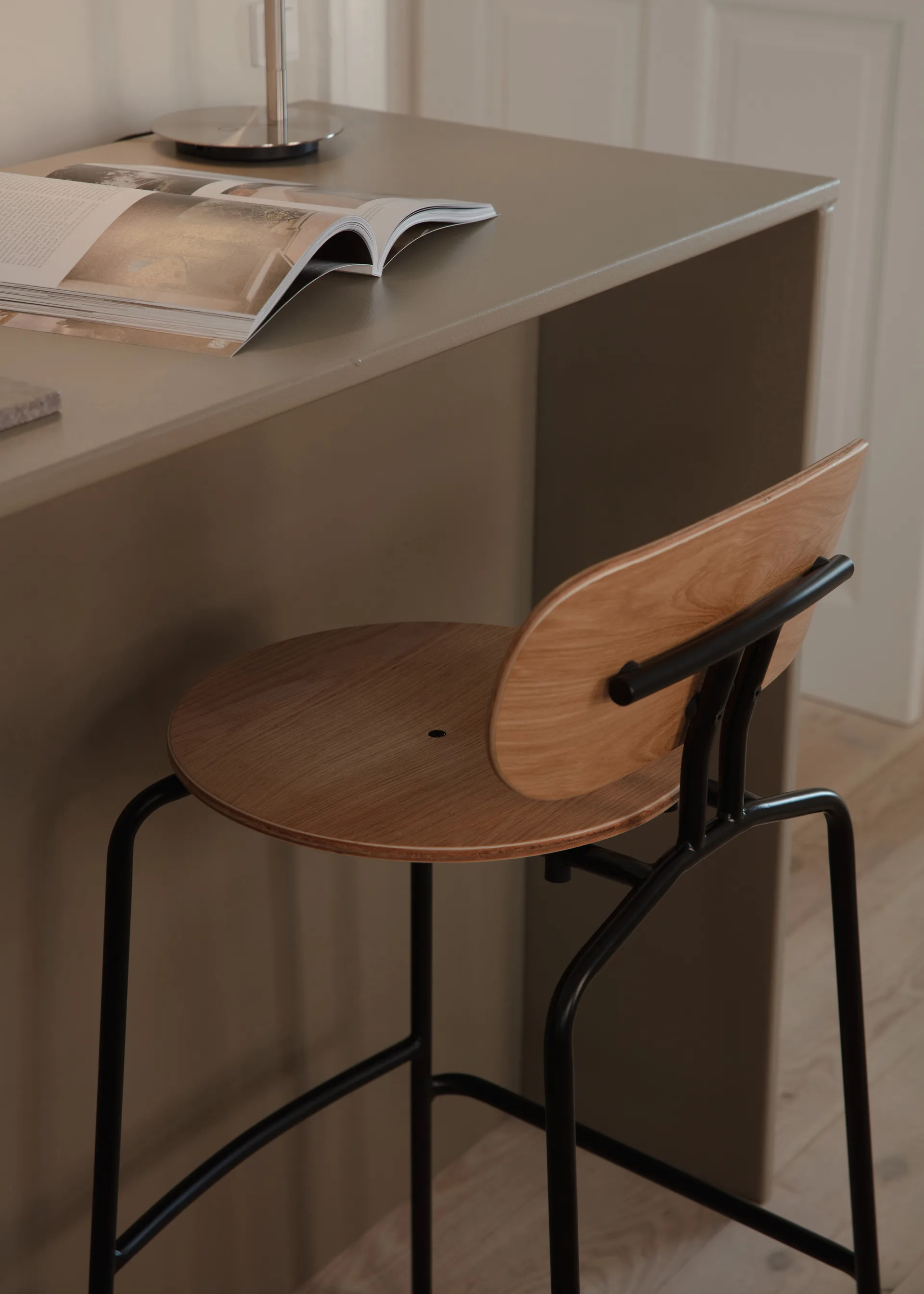 Curious baarijakkara 75 cm, Oak-black Umage