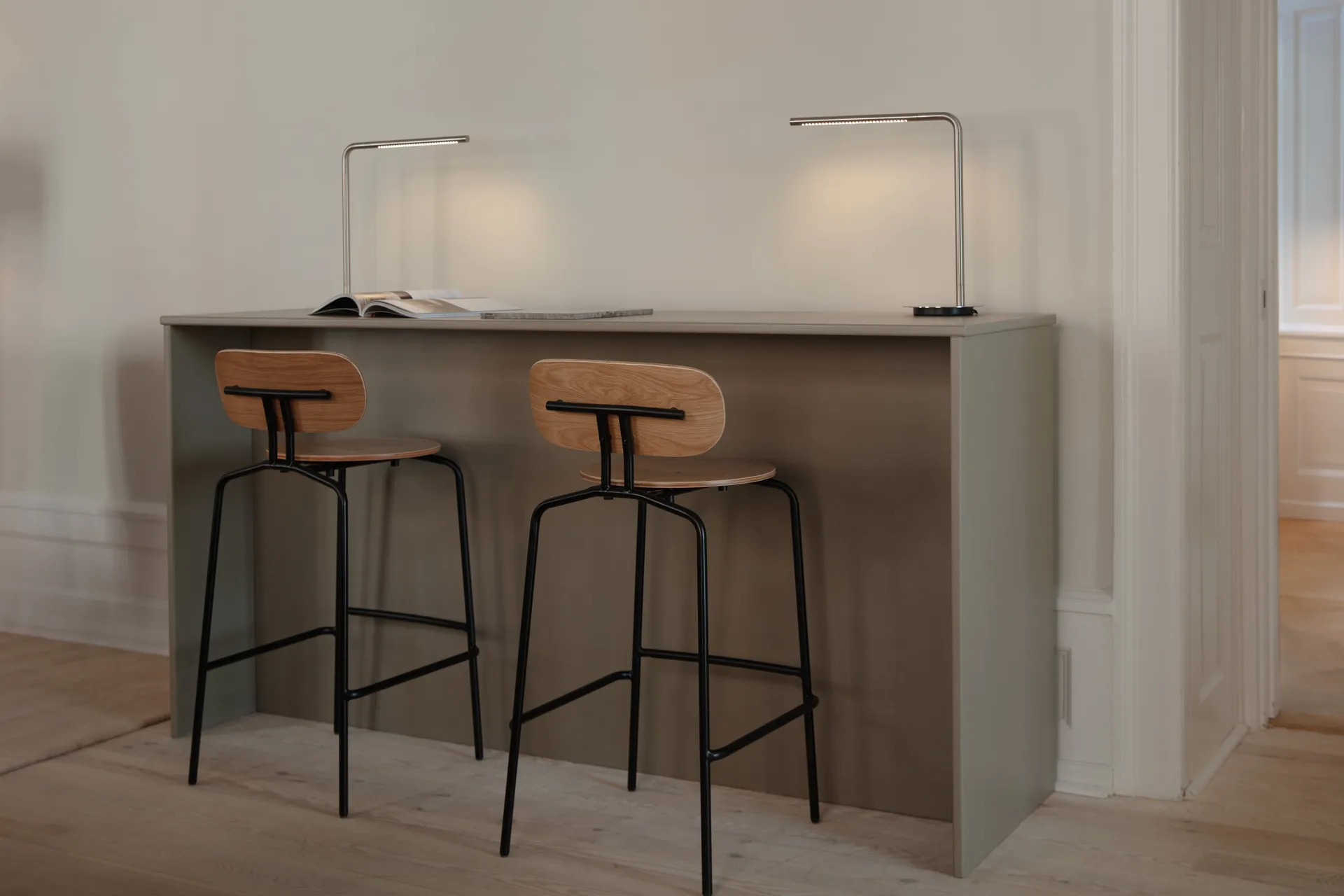 Curious baarijakkara 75 cm, Oak-black Umage