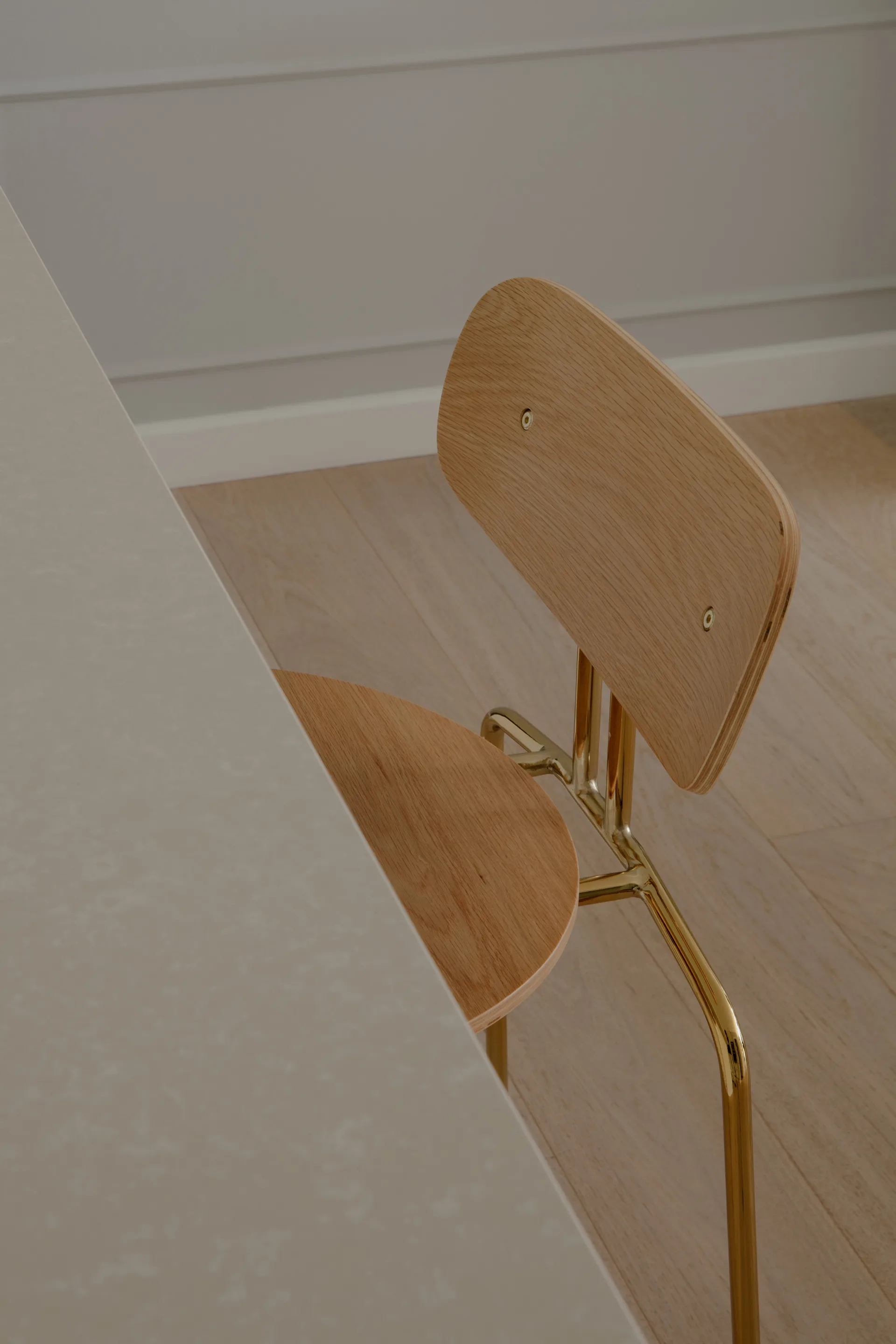 Curious baarijakkara 75 cm, Oak-brass Umage