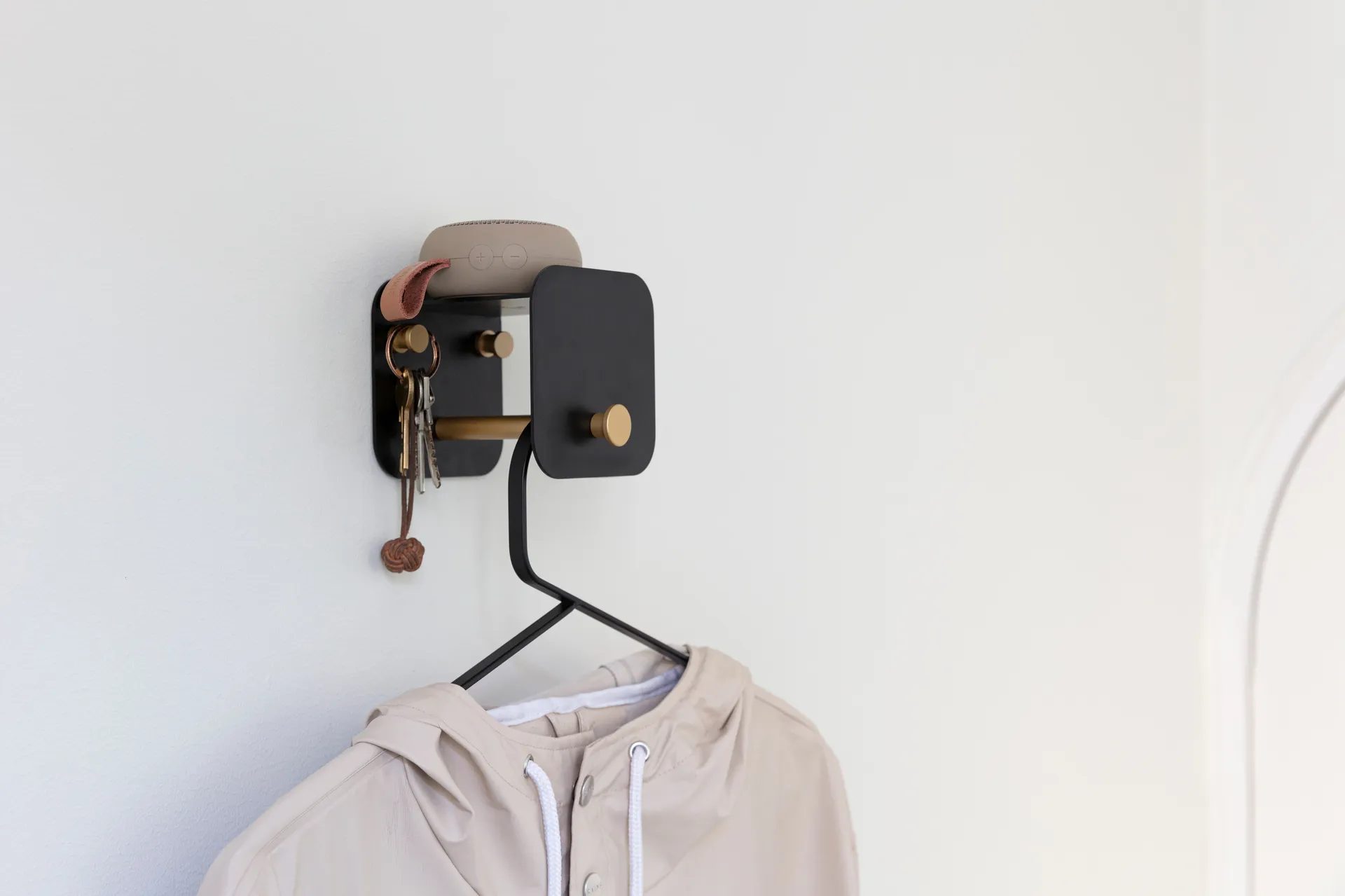 Hang in There seinäkoukku, Black-brass Umage