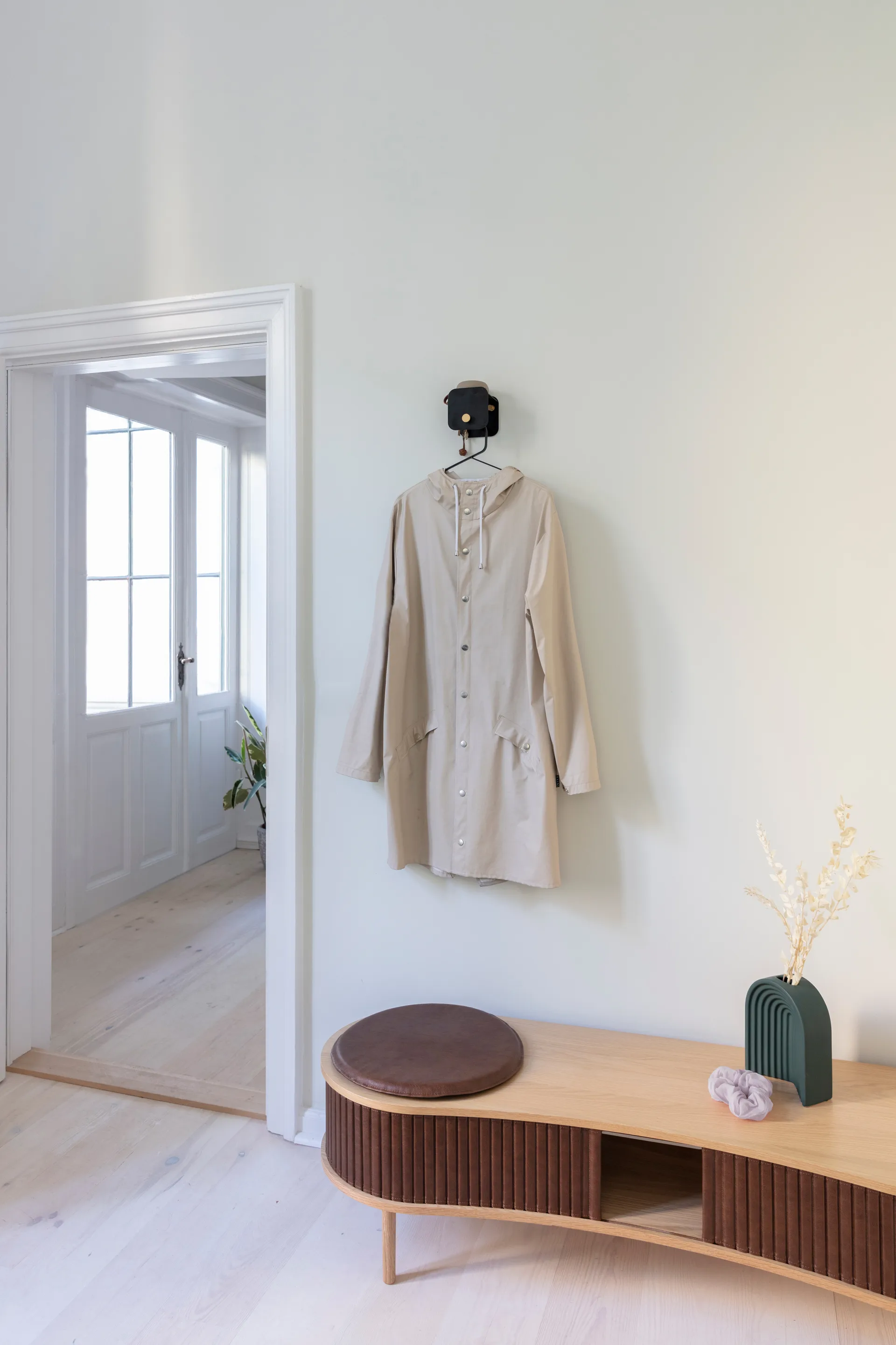 Hang in There seinäkoukku, Black-brass Umage