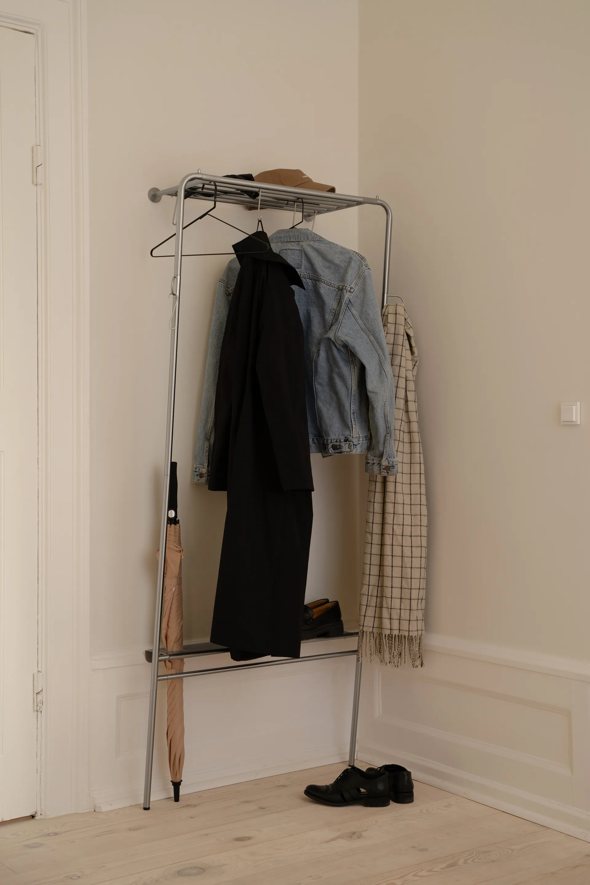 Lean On Me -vaateripustin, Teräs Umage