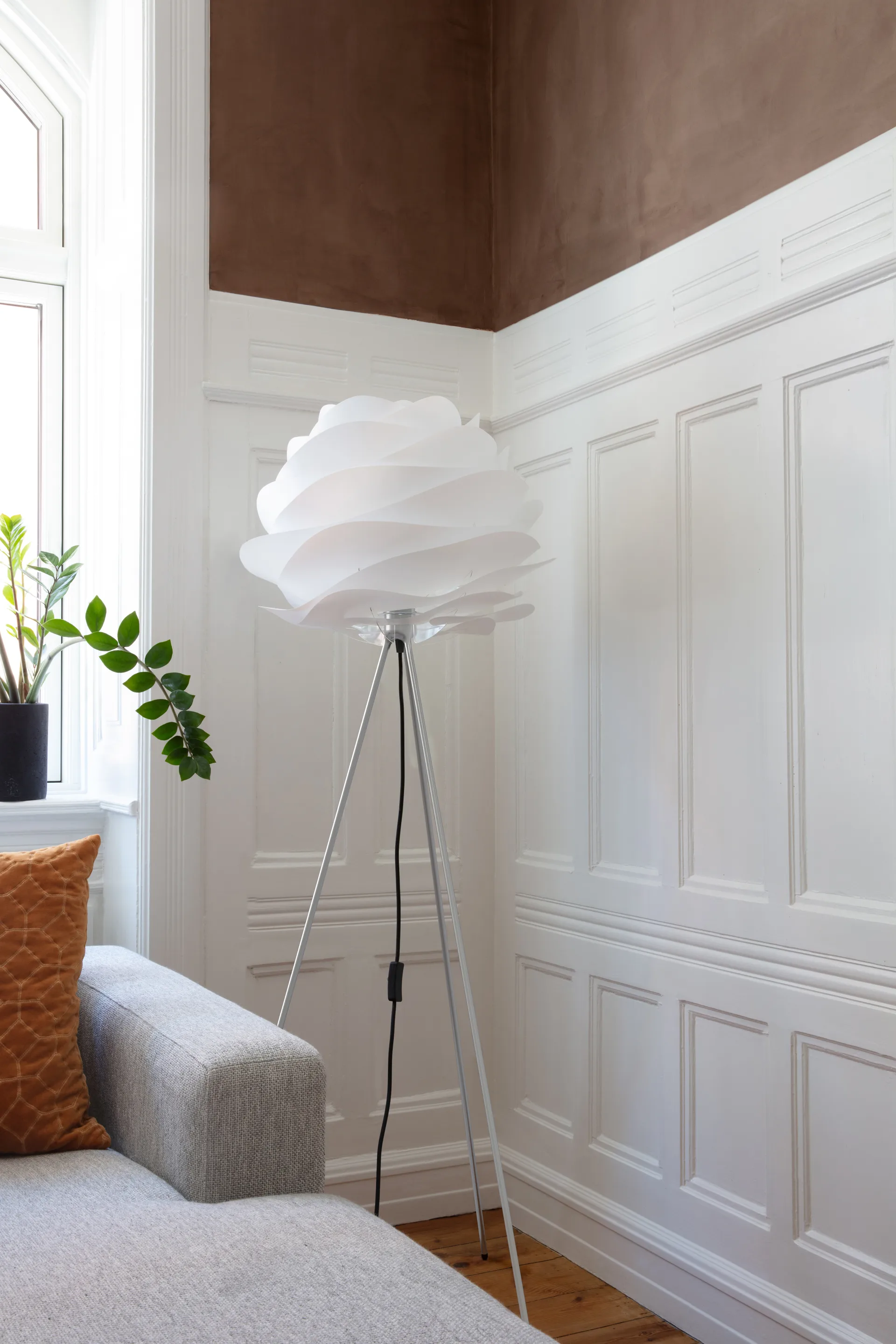 Tripod lampunjalka lattiamalli, Harjattu teräs Umage