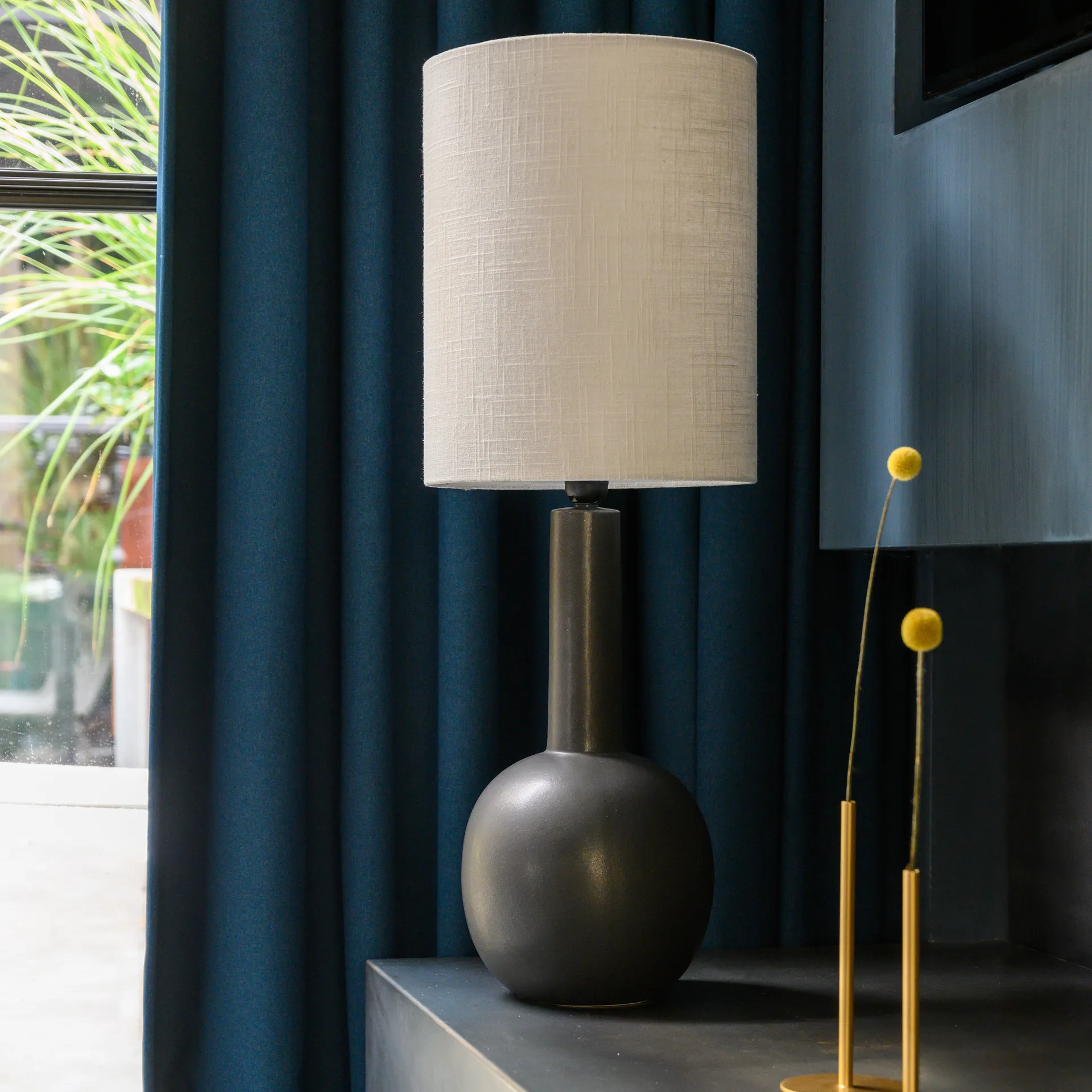 Escape pöytävalaisin 76 cm, Ebony-white URBAN NATURE CULTURE