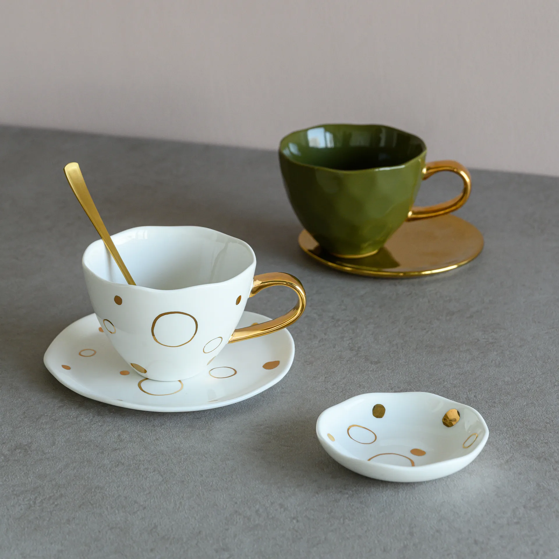 Good Morning -aluslautanen 10x10,5 cm kulta, Circle Gold URBAN NATURE CULTURE