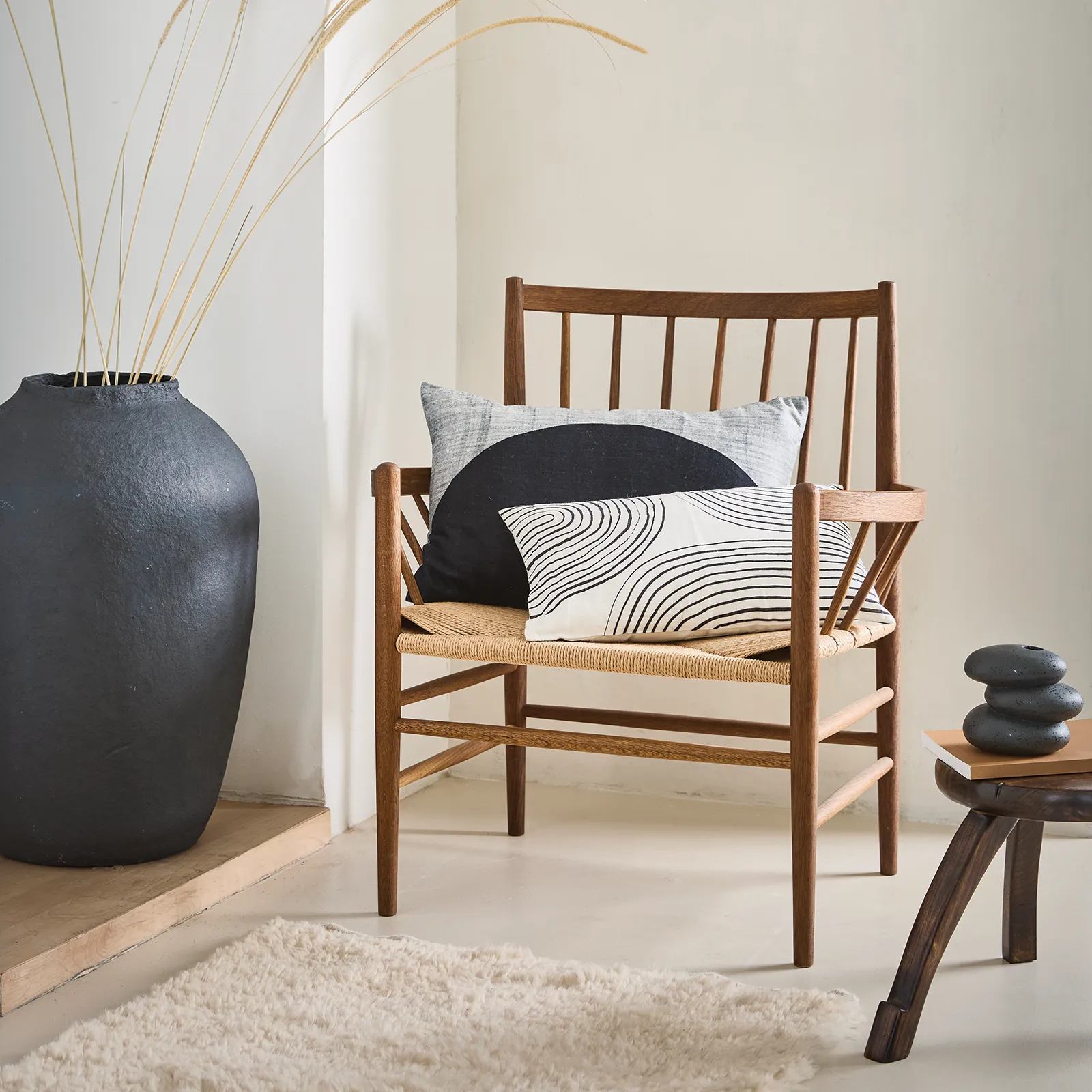 Pebbles kynttilänjalka, Musta URBAN NATURE CULTURE