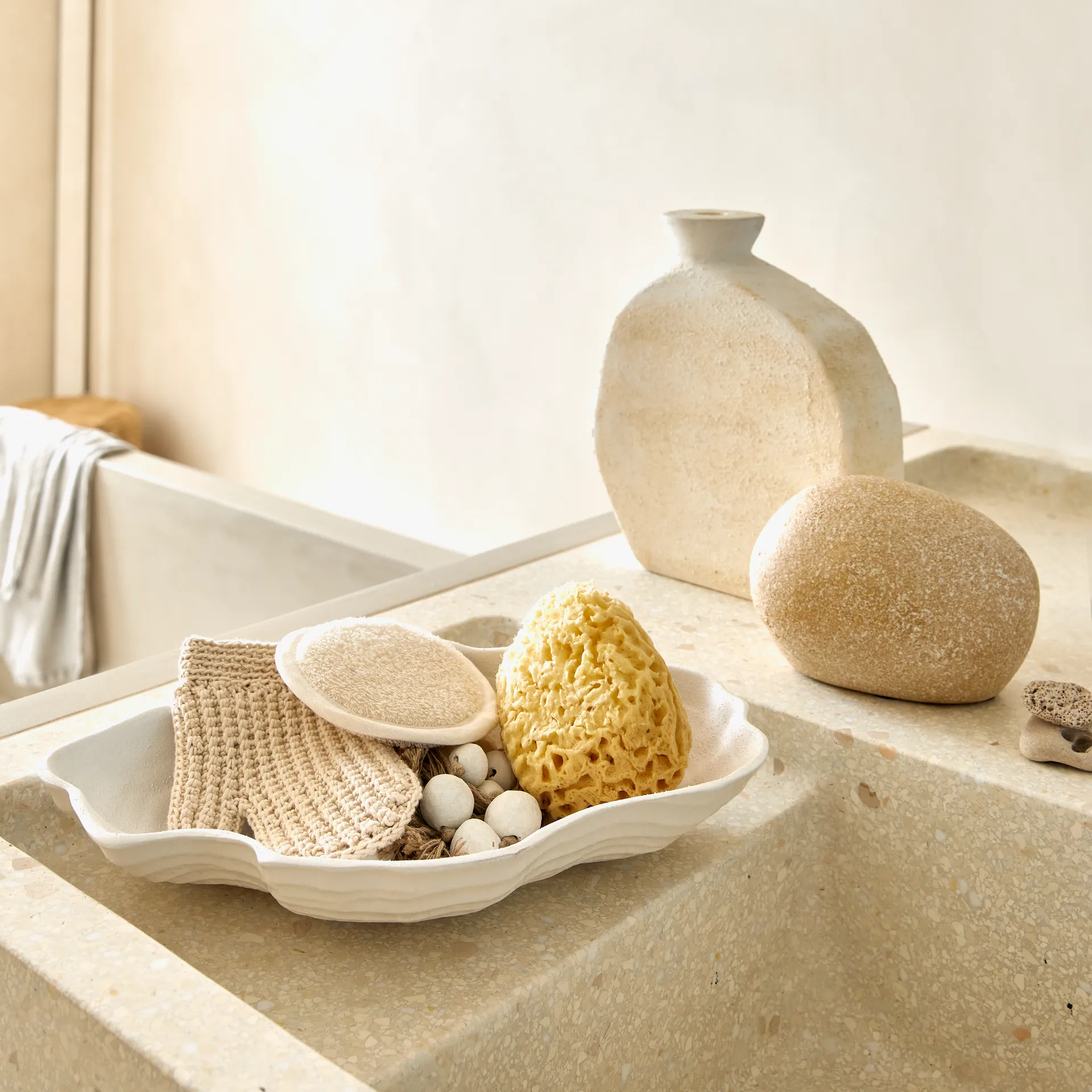 Sassi A -kynttilänjalka 26 cm, Chalk URBAN NATURE CULTURE