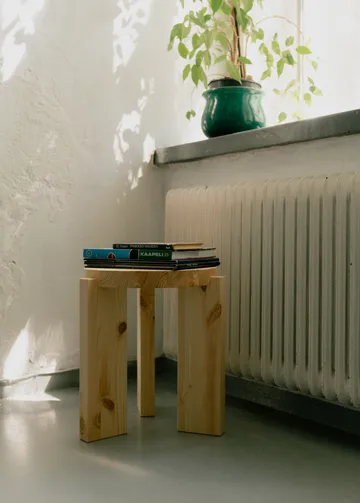 001 Stool jakkara - Matta öljyvahattu mänty, Ø40×44 cm - Vaarnii