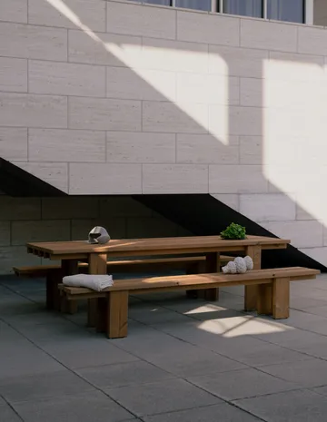 013 Osa Outdoor Table pöytä - Lämpökäsitelty mänty, 270×94×78 cm - Vaarnii