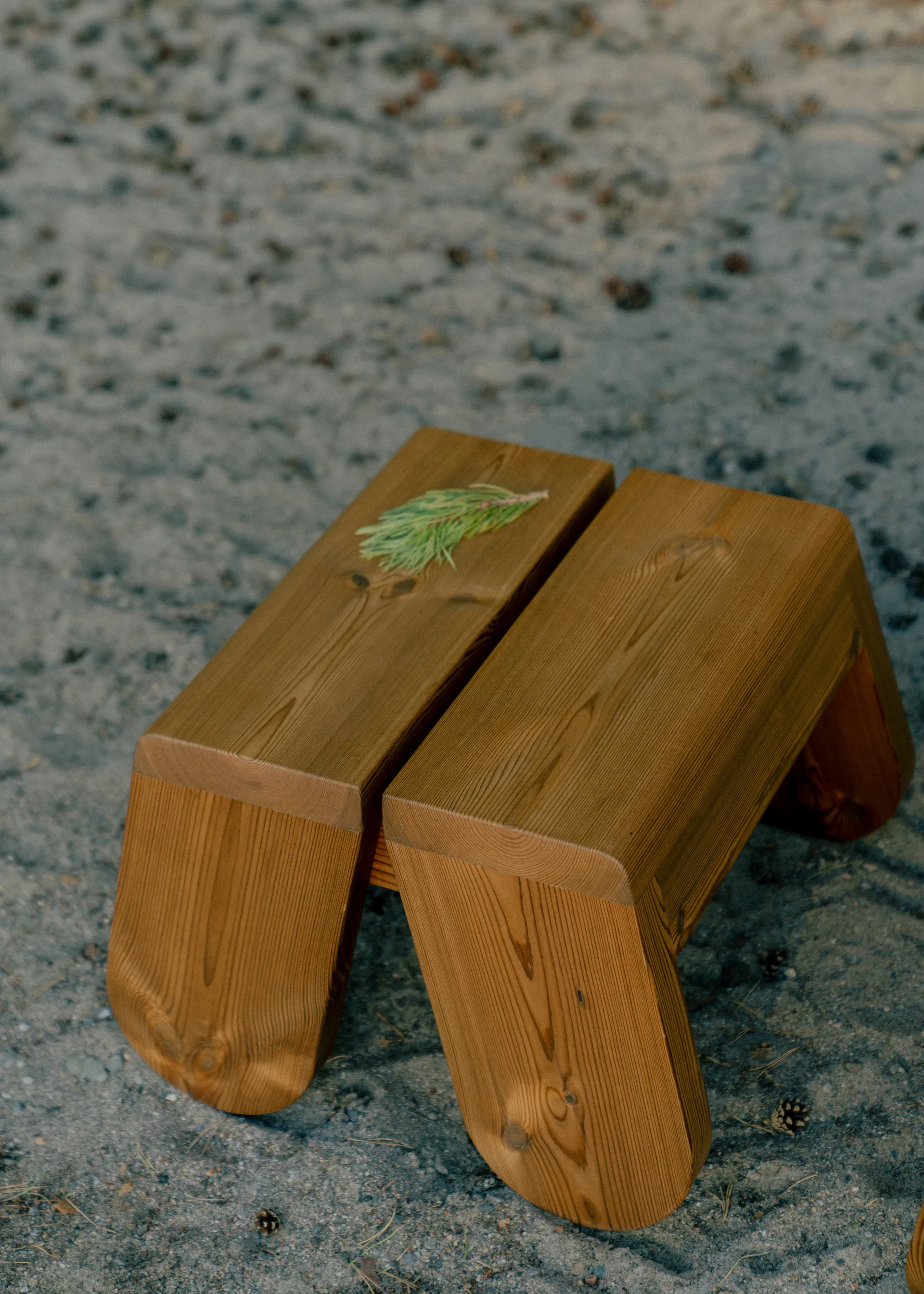 015 Peace Outdoor Foot Stool jalkarahi, Lämpökäsitelty mänty Vaarnii