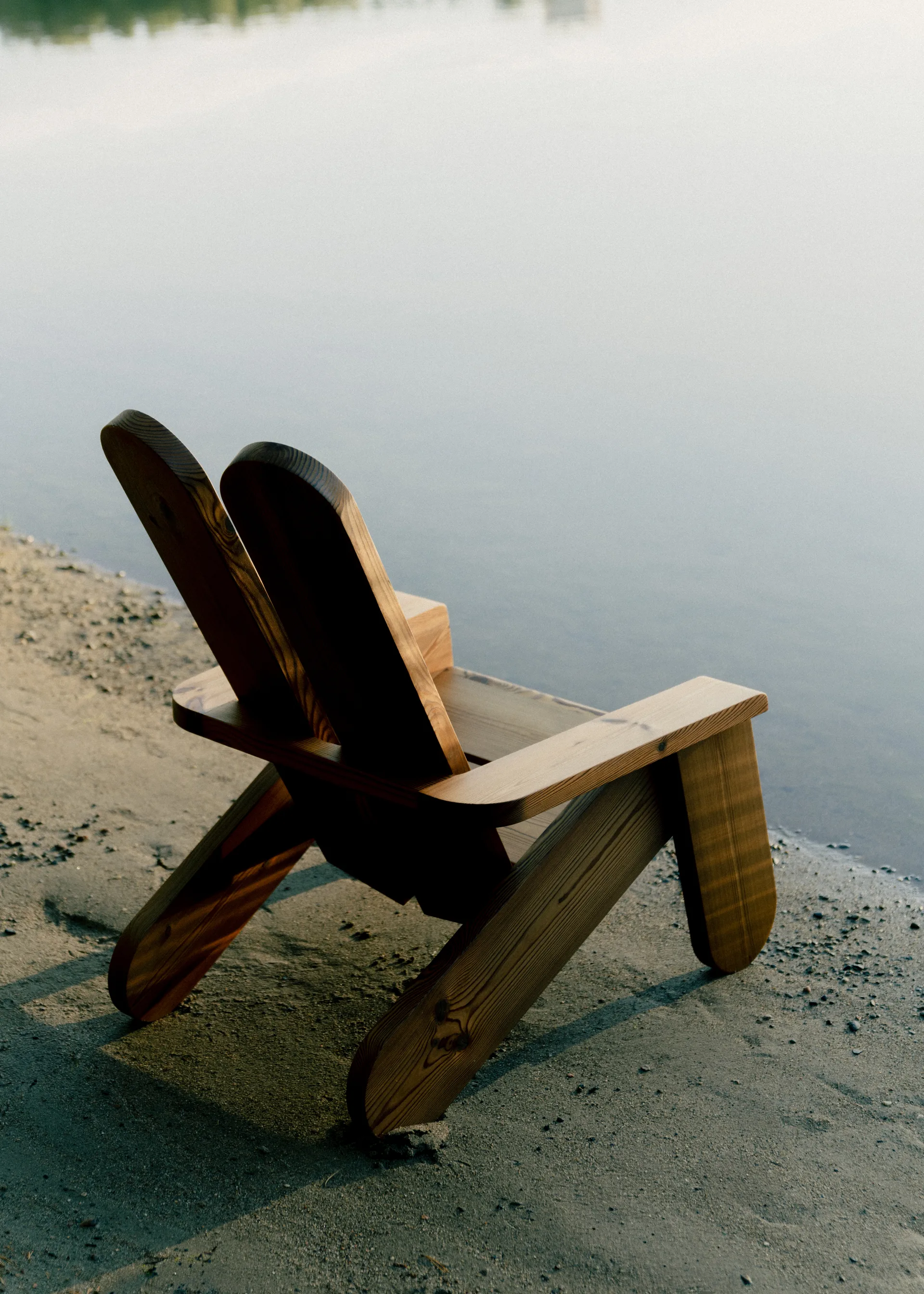 015 Peace Outdoor Lounge Chair lepotuoli, Lämpökäsitelty mänty Vaarnii