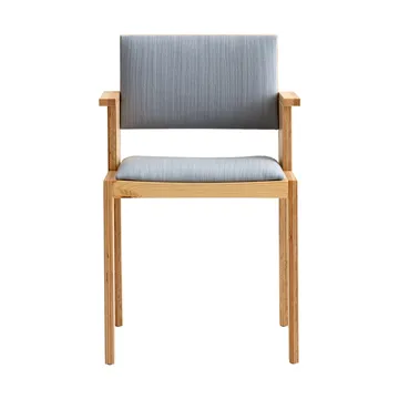 016 Maasto Dining Armchair käsinojallinen tuoli - Matta öljyvahattu mänty, etupuolelta verhoiltu harmaa - Vaarnii