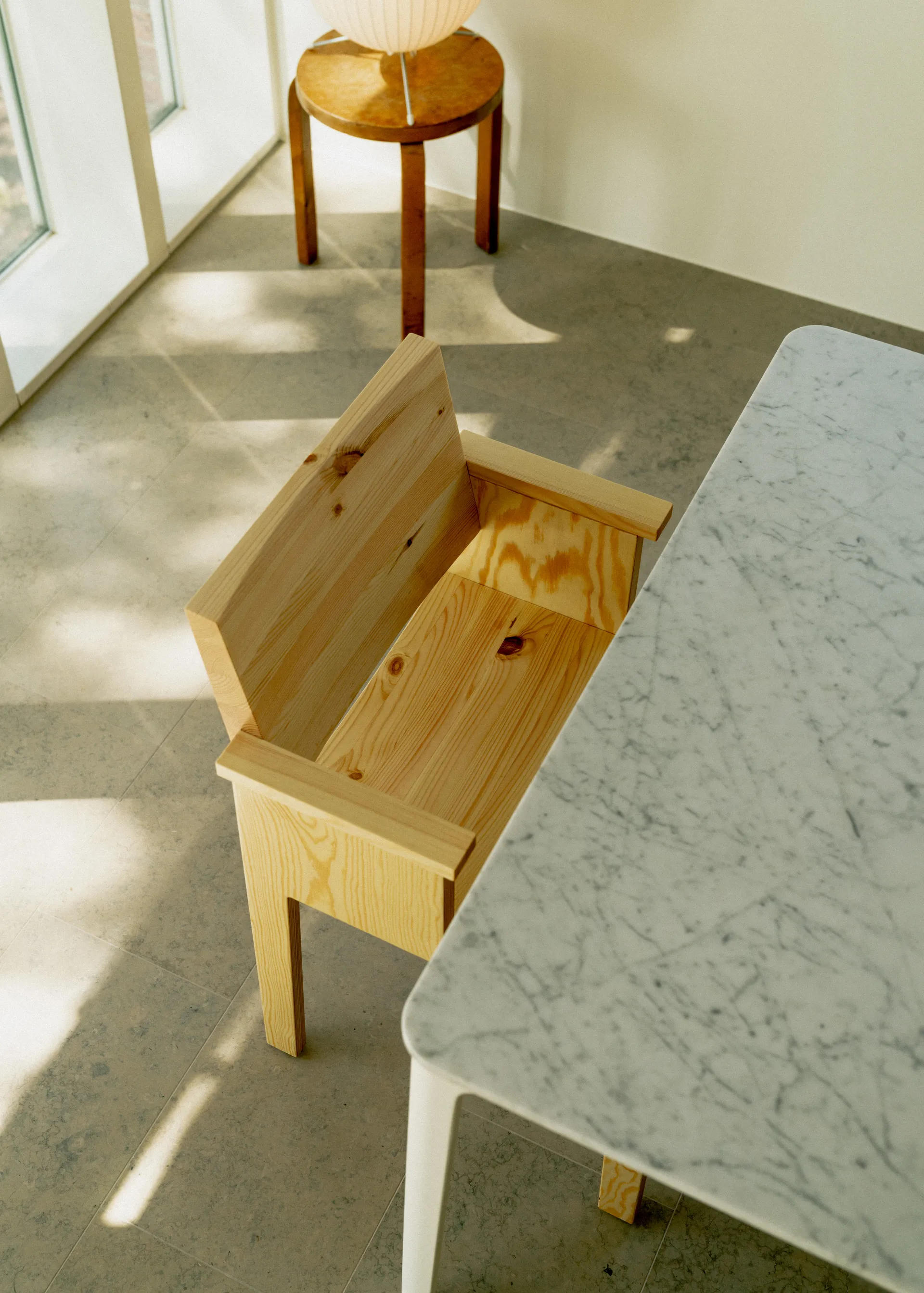 016 Maasto Dining Armchair käsinojallinen tuoli, Mattapintainen öljyvahattu mänty Vaarnii