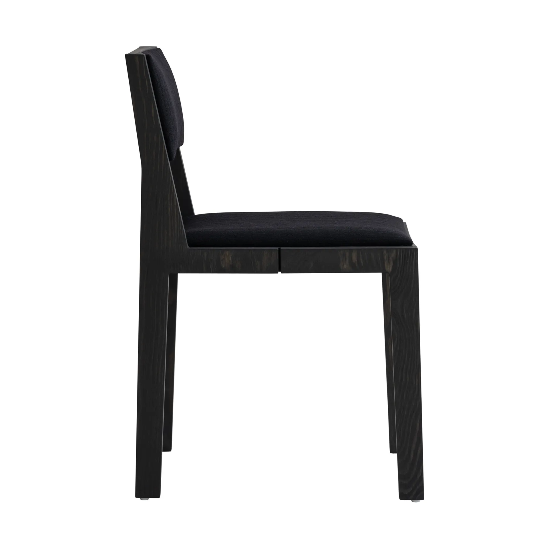 016 Maasto Dining Chair tuoli, Musta petsattu mänty, etupuolelta verhoiltu musta Vaarnii