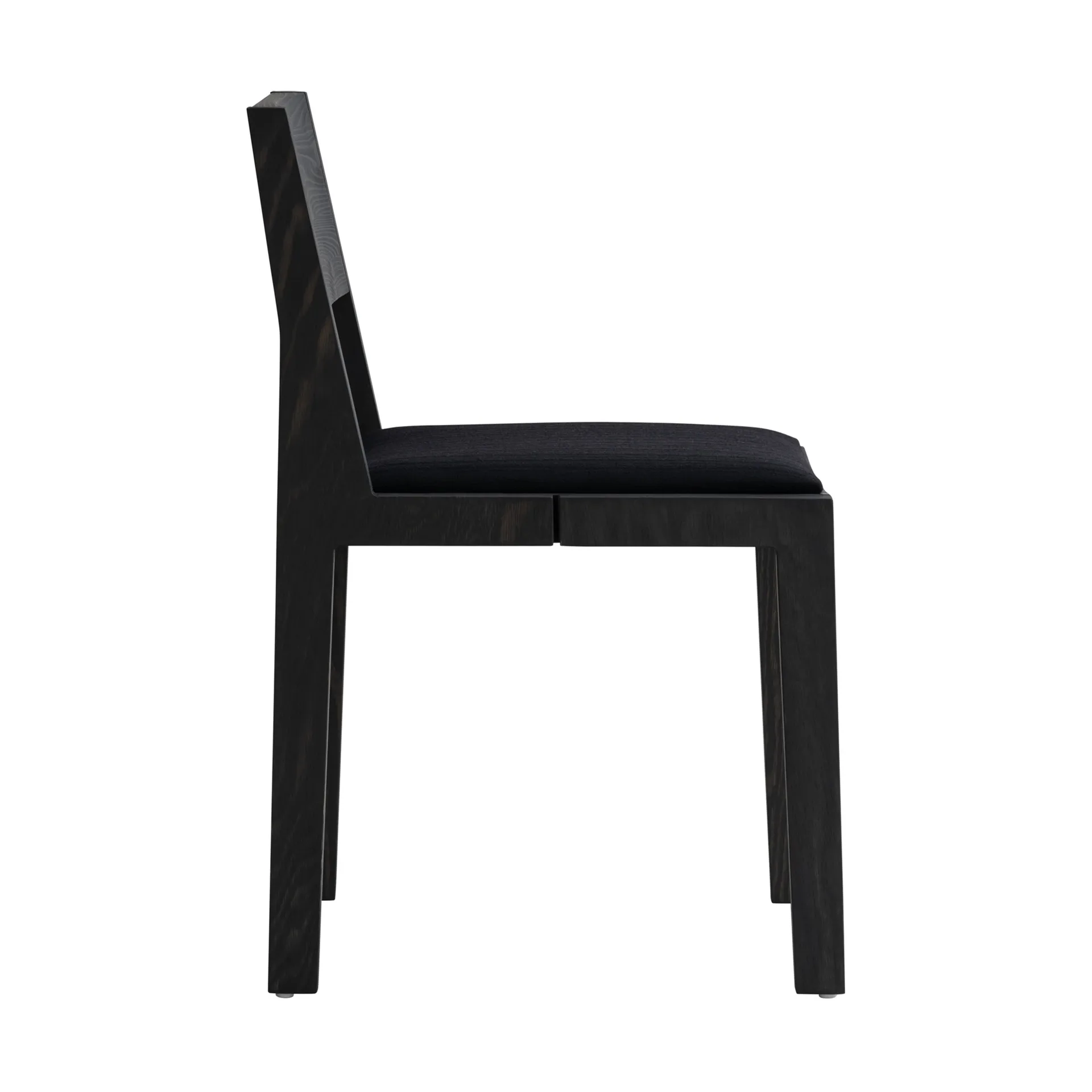 016 Maasto Dining Chair tuoli, Mustaksi petsattu mänty, verhoiltu musta istuin Vaarnii