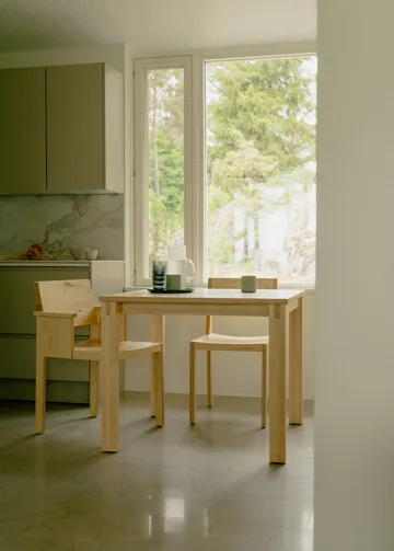 016 Maasto Table pöytä - Matta öljyvahattua mäntyä, 90x90x75 cm - Vaarnii