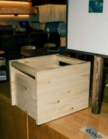 020 Koppa Crate säilytyslaatikko - Öljyvahattu mänty, large 38x43x36 cm - Vaarnii