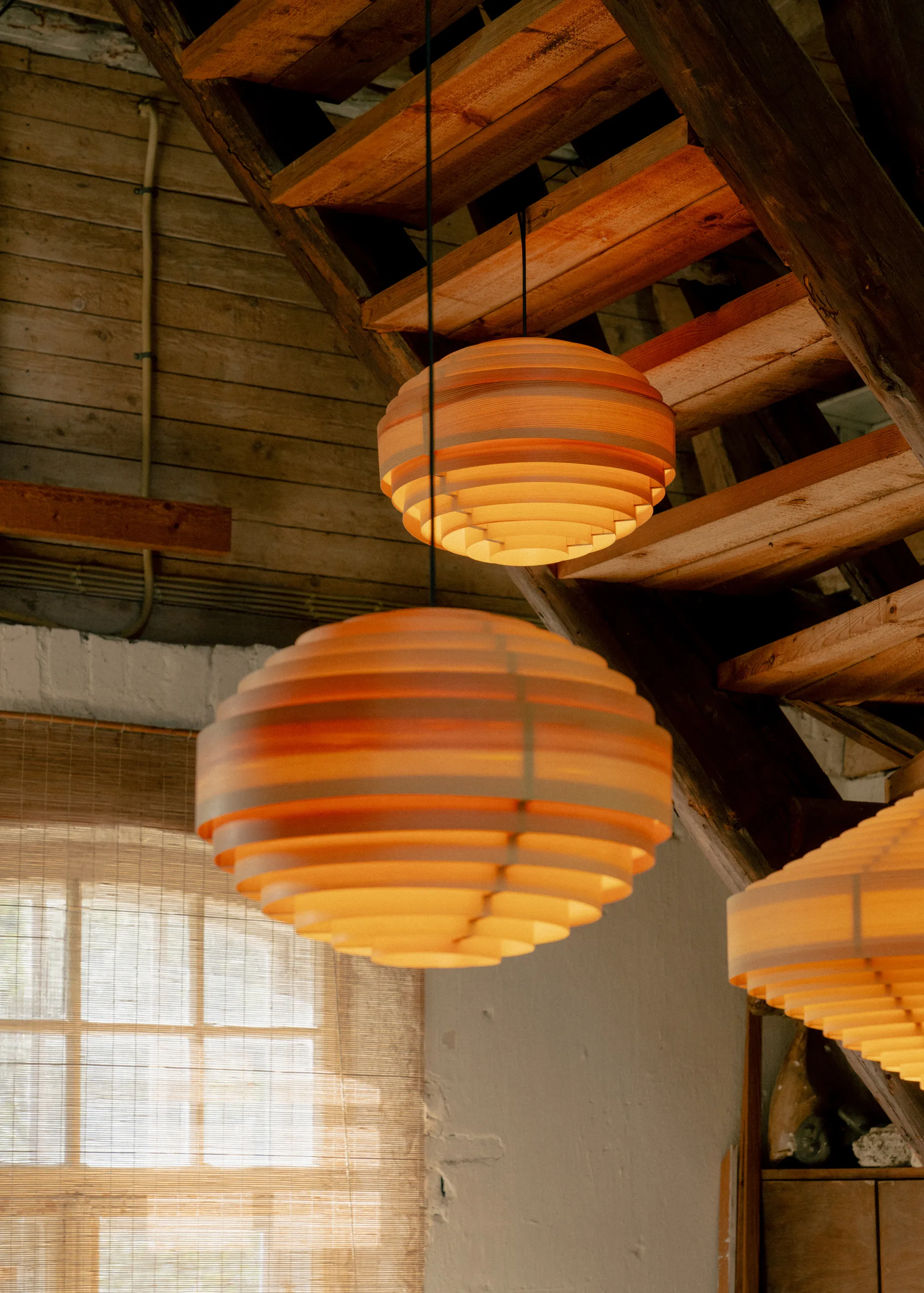 1002 Hans Pendant riippuvalaisin, Matta öljyvahattu mänty, XL Ø70 cm Vaarnii