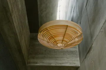 1003 Hans Pendant riippuvalaisin - Matta öljyvahattu mänty, XL Ø90 cm - Vaarnii